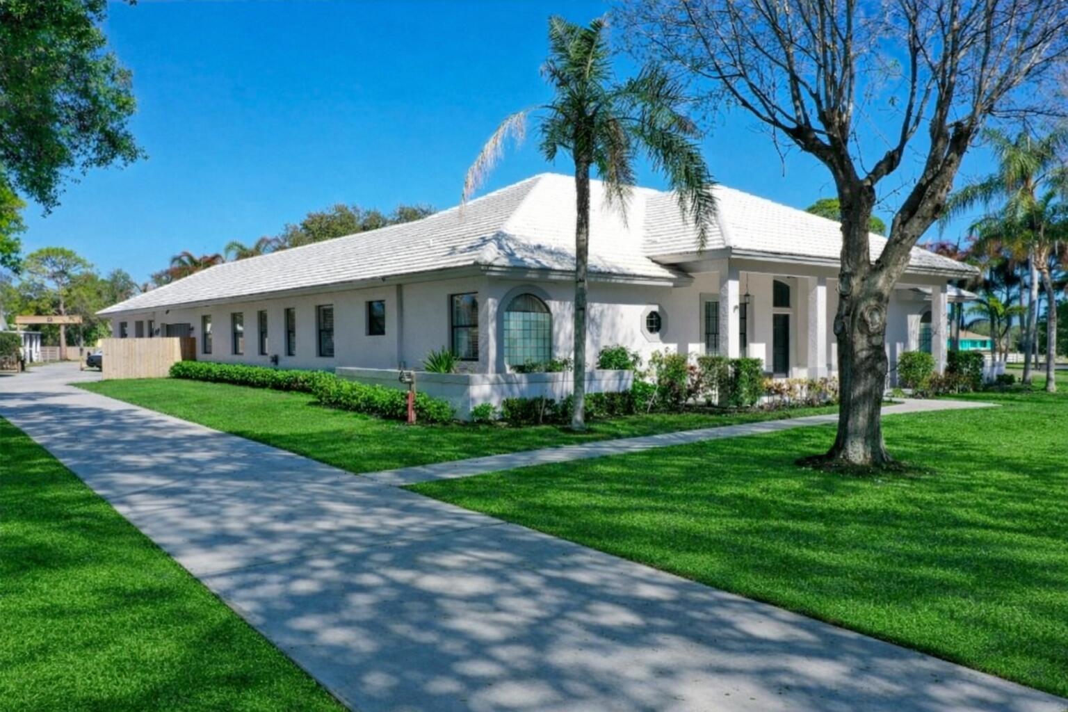 Foto de propiedad en 3401 SW Holly Lane, Palm City, FL 34990 Palm City con MLS# 