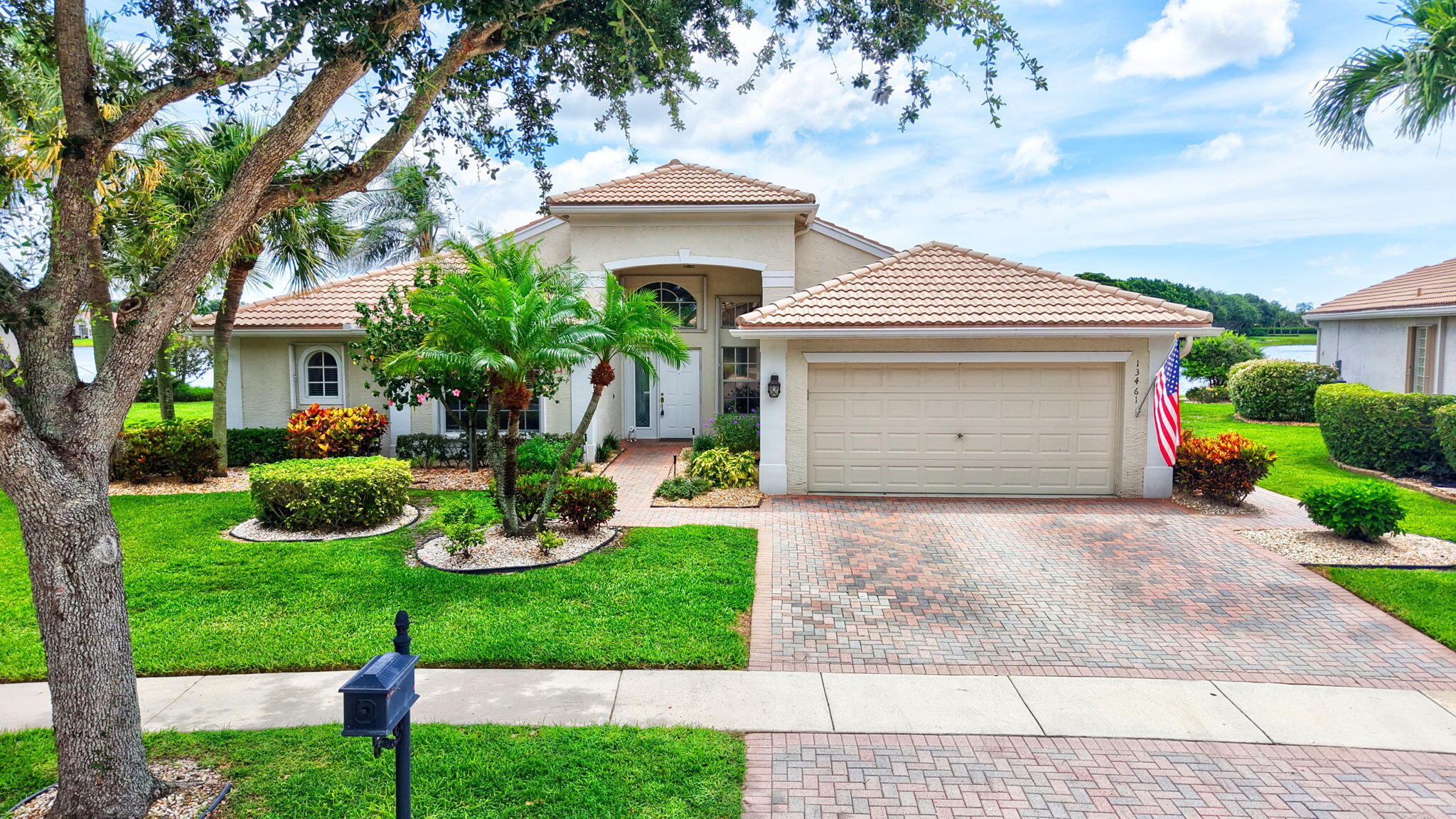Foto de propiedad en 13461 Barcelona Lake Circle, Delray Beach, FL 33446 Delray Beach con MLS# 