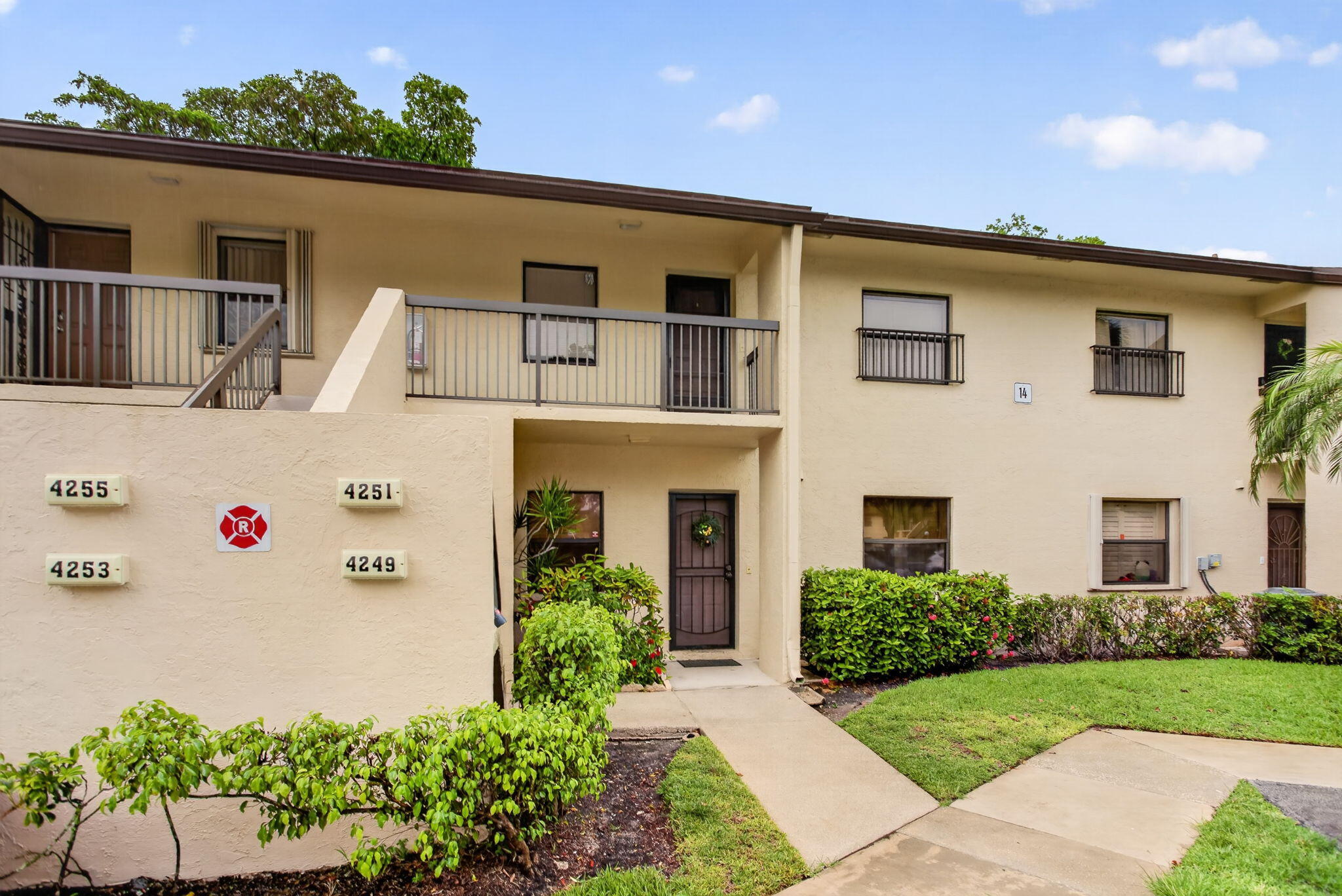 Foto de propiedad en 4251 Carambola Circle S, Coconut Creek, FL 33066 Coconut Creek con MLS# 