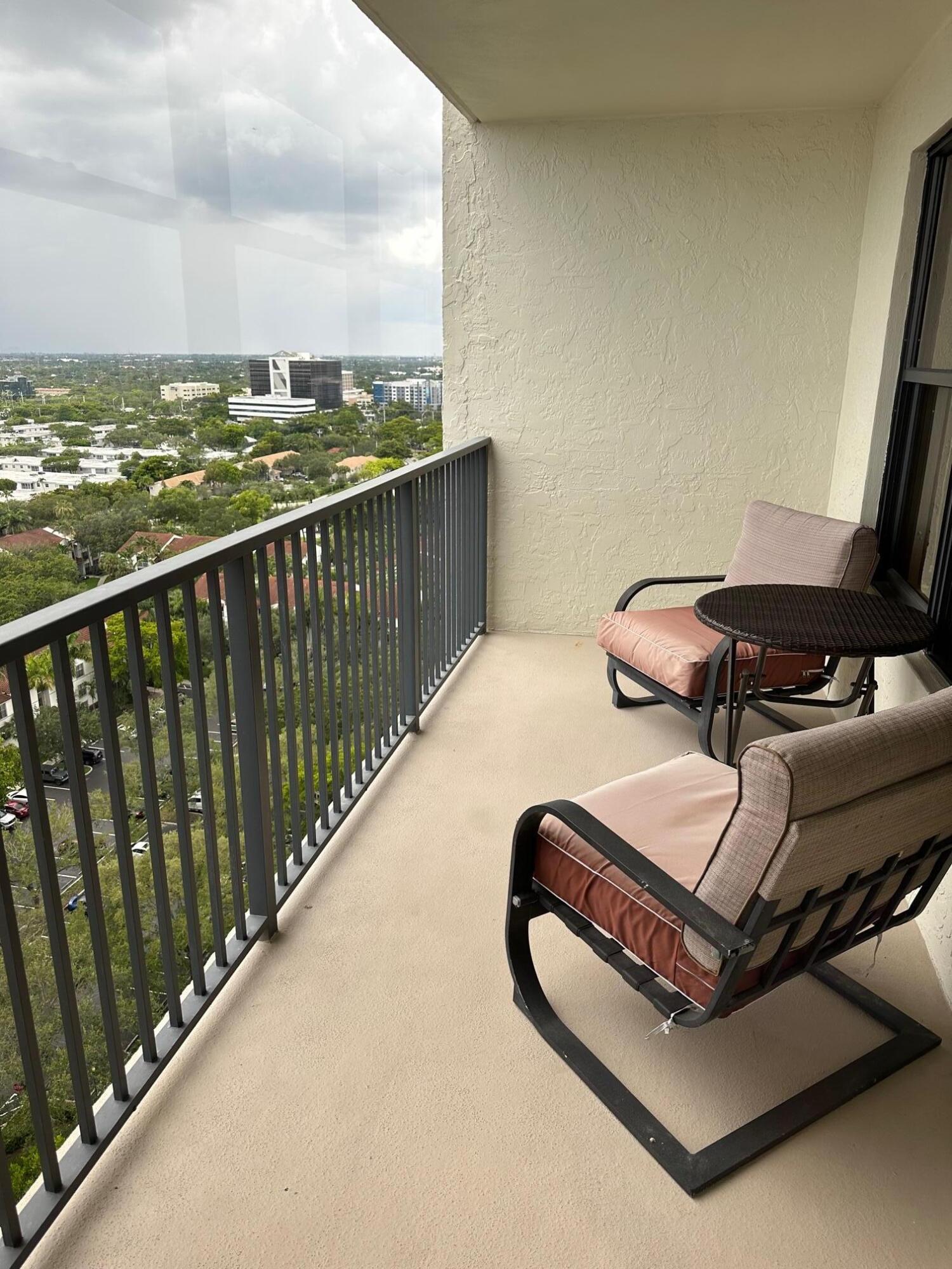Foto de propiedad en 3200 Port Royale Drive N 2004, Fort Lauderdale, FL 33308 Fort Lauderdale con MLS# 