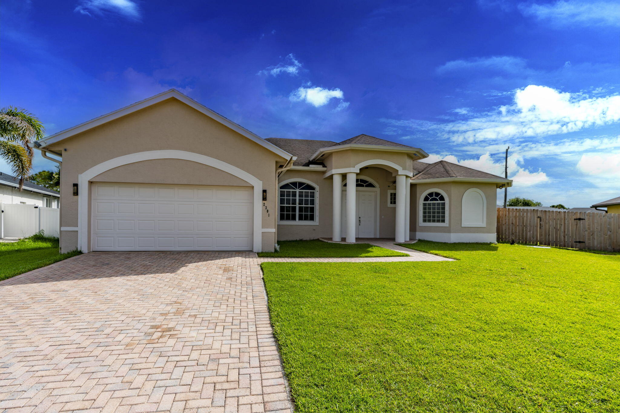Foto de propiedad en 2301 SW Vale, Port St. Lucie, FL 34953 Port St. Lucie con MLS# 