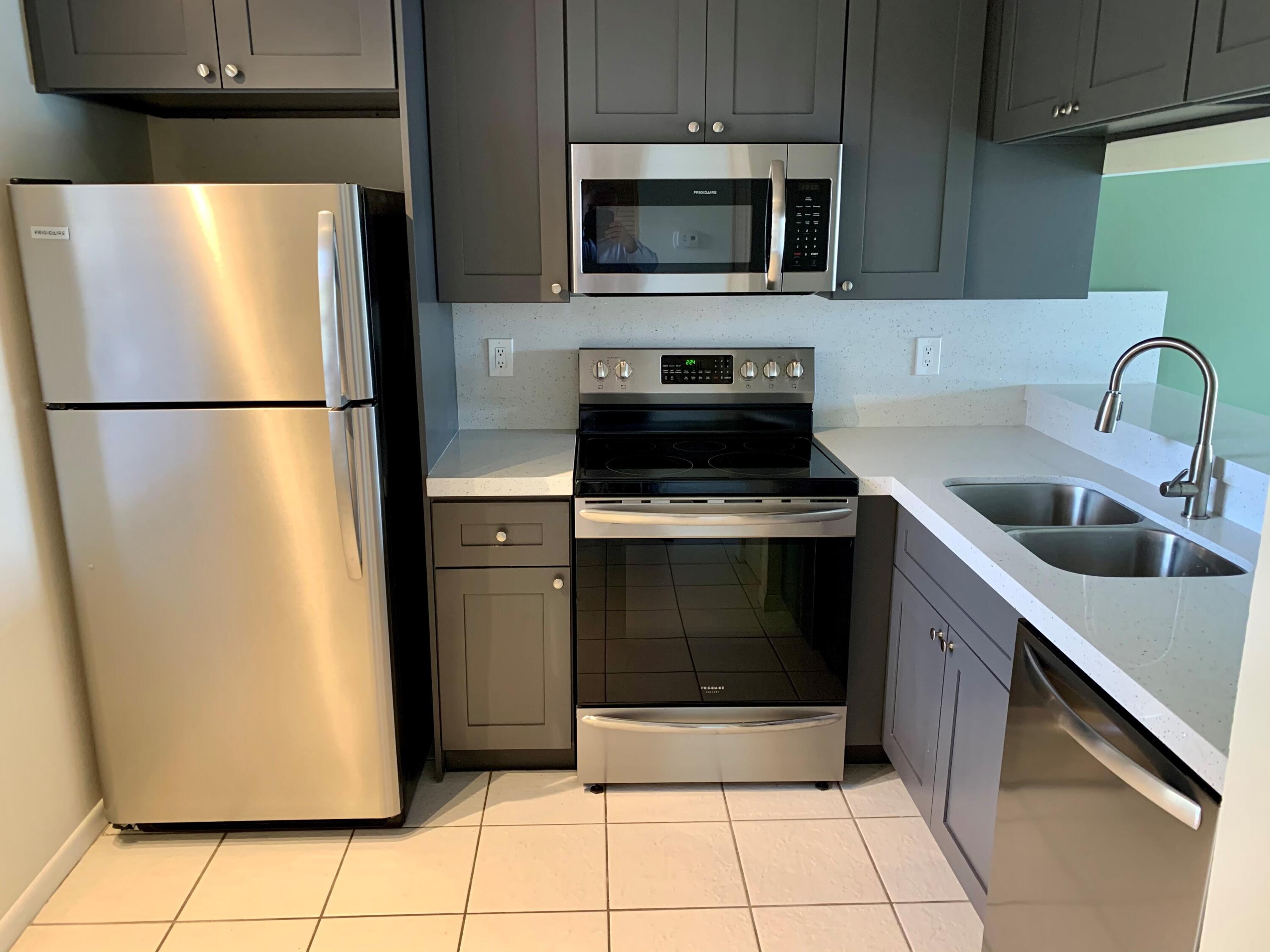Foto de propiedad en 10501 W Broward Boulevard 405, Plantation, FL 33324 Plantation con MLS# 