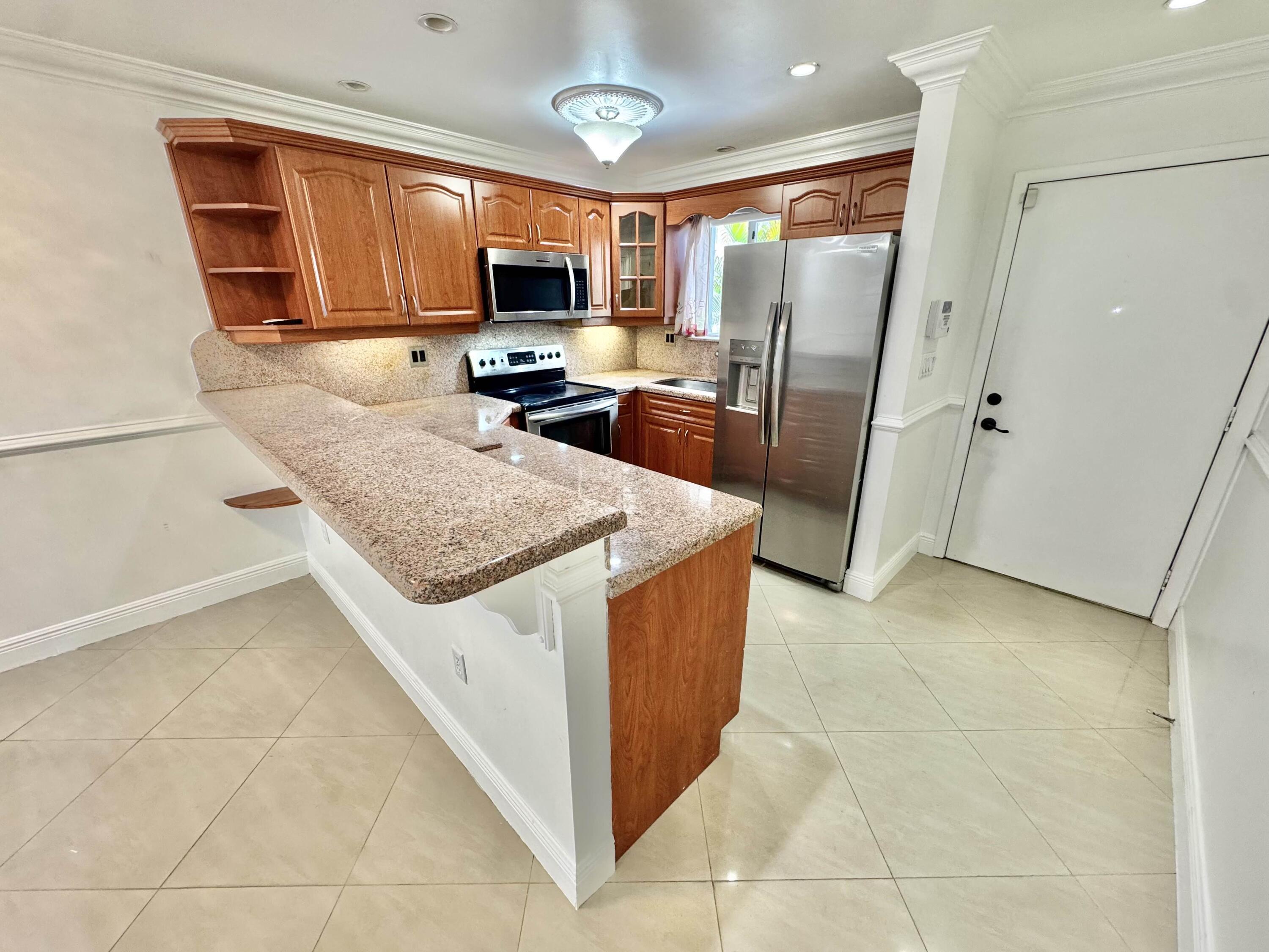 Foto de propiedad en 6074 Forest Hill Boulevard #107, West Palm Beach, FL 33415 West Palm Beach con MLS# 