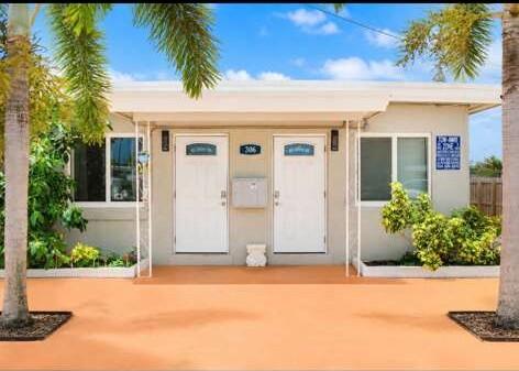 Foto de propiedad en 306 NE 6th Street 1-4, Hallandale Beach, FL 33009 Hallandale Beach con MLS# 