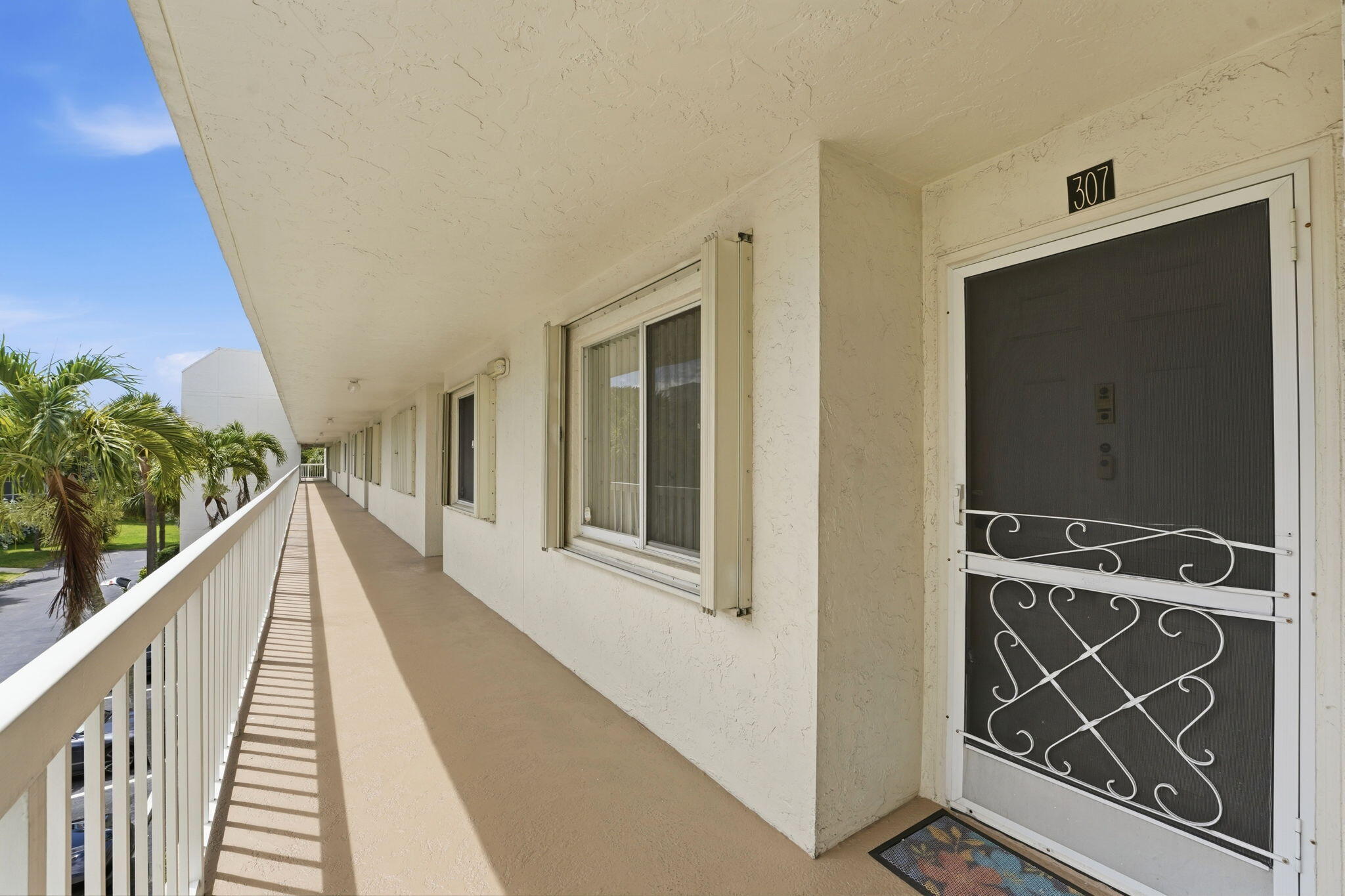 Foto de propiedad en 3146 Via Poinciana 307, Lake Worth, FL 33467 Lake Worth con MLS# 