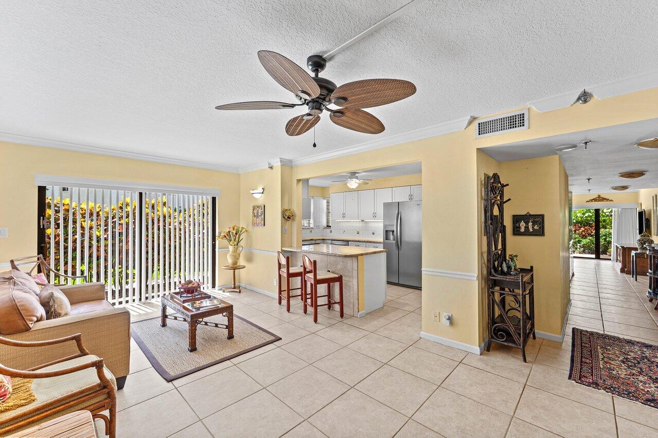 Foto de propiedad en 372 Golfview Road 101, North Palm Beach, FL 33408 North Palm Beach con MLS# 