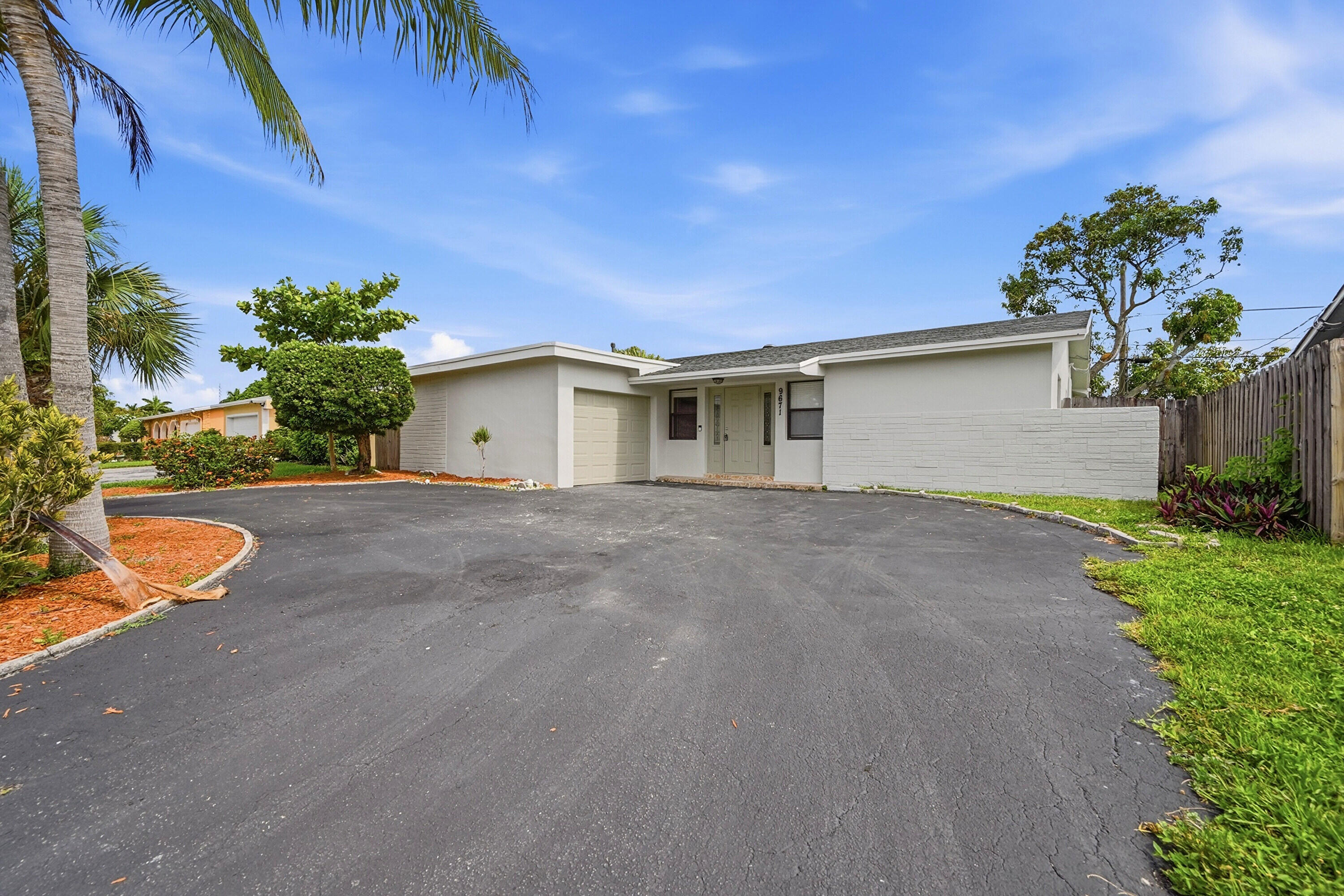 Foto de propiedad en 9671 NW 24th Street, Sunrise, FL 33322 Sunrise con MLS# 