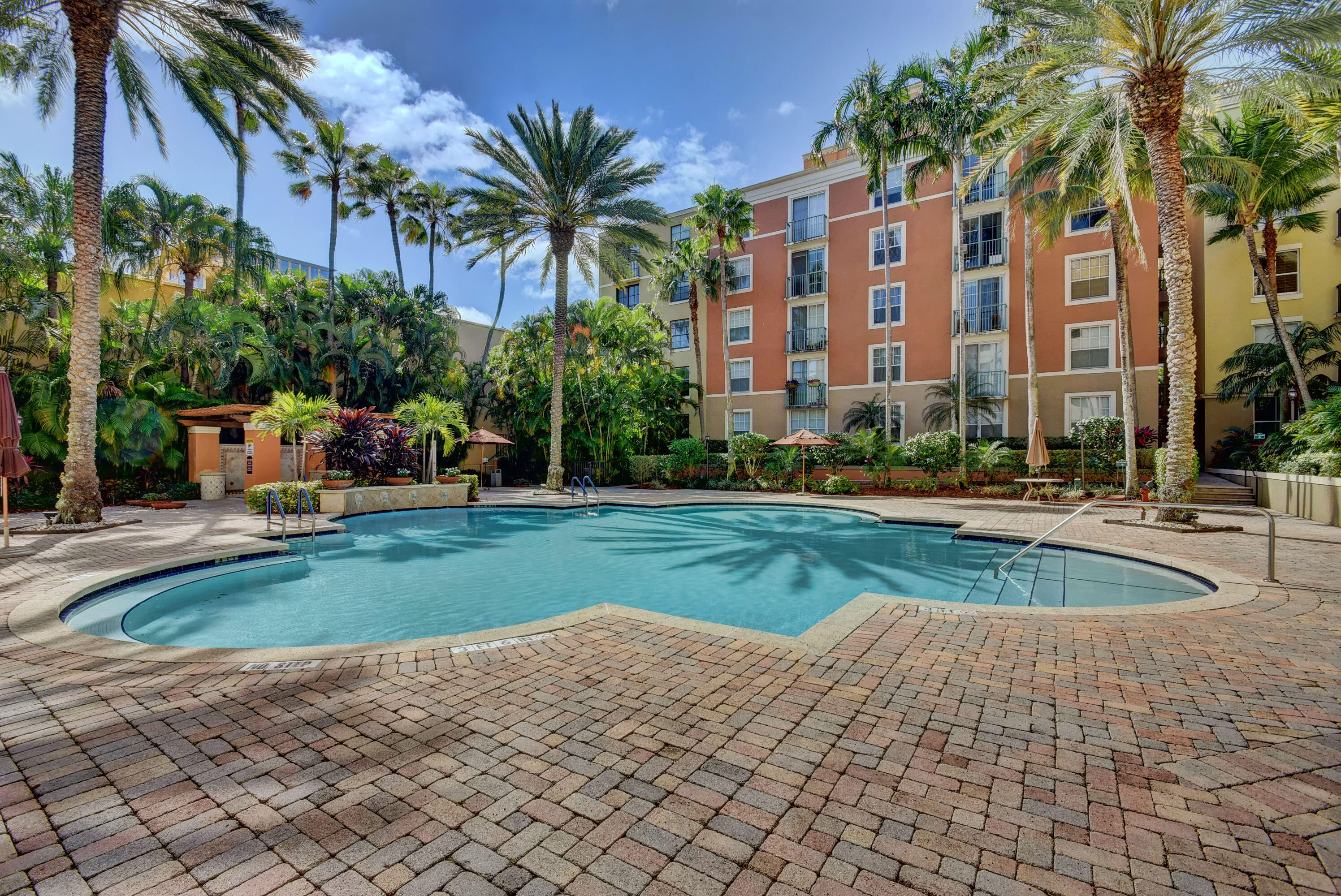 Foto de propiedad en 780 S Sapodilla Avenue 104, West Palm Beach, FL 33401 West Palm Beach con MLS# 