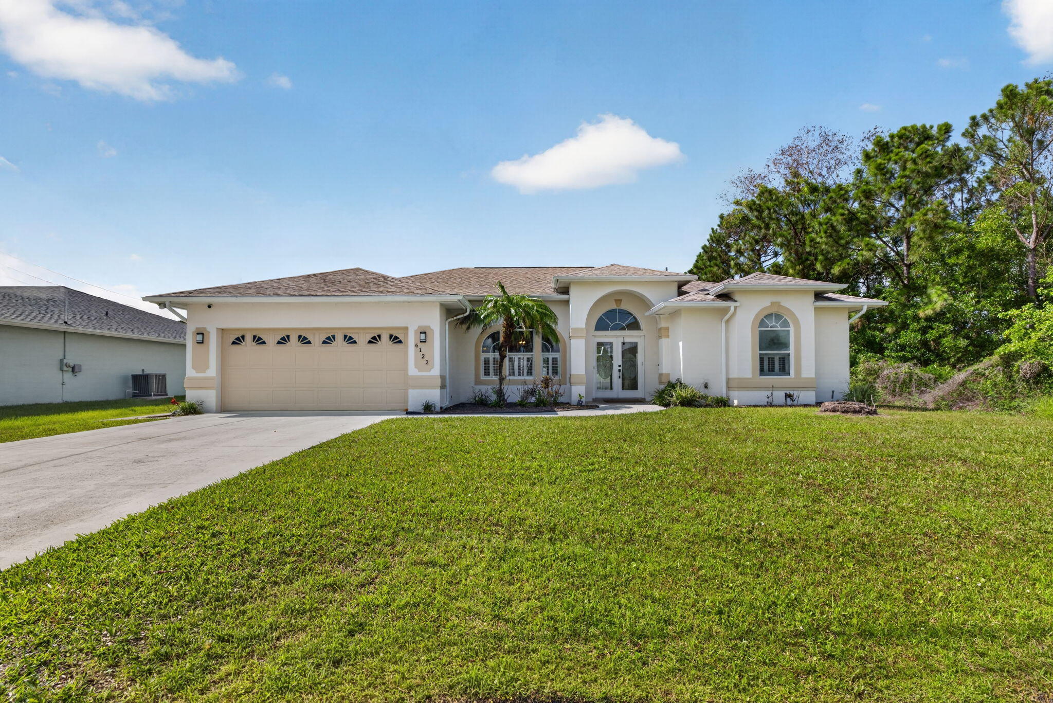 Foto de propiedad en 6122 NW Daroco Terrace, Port St. Lucie, FL 34986 Port St. Lucie con MLS# 