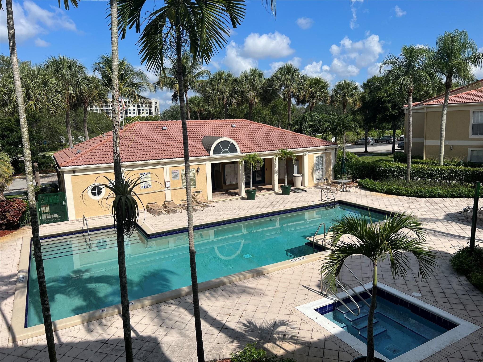 Foto de propiedad en 875 Riverside Drive 725, Coral Springs, FL 33071 Coral Springs con MLS# 