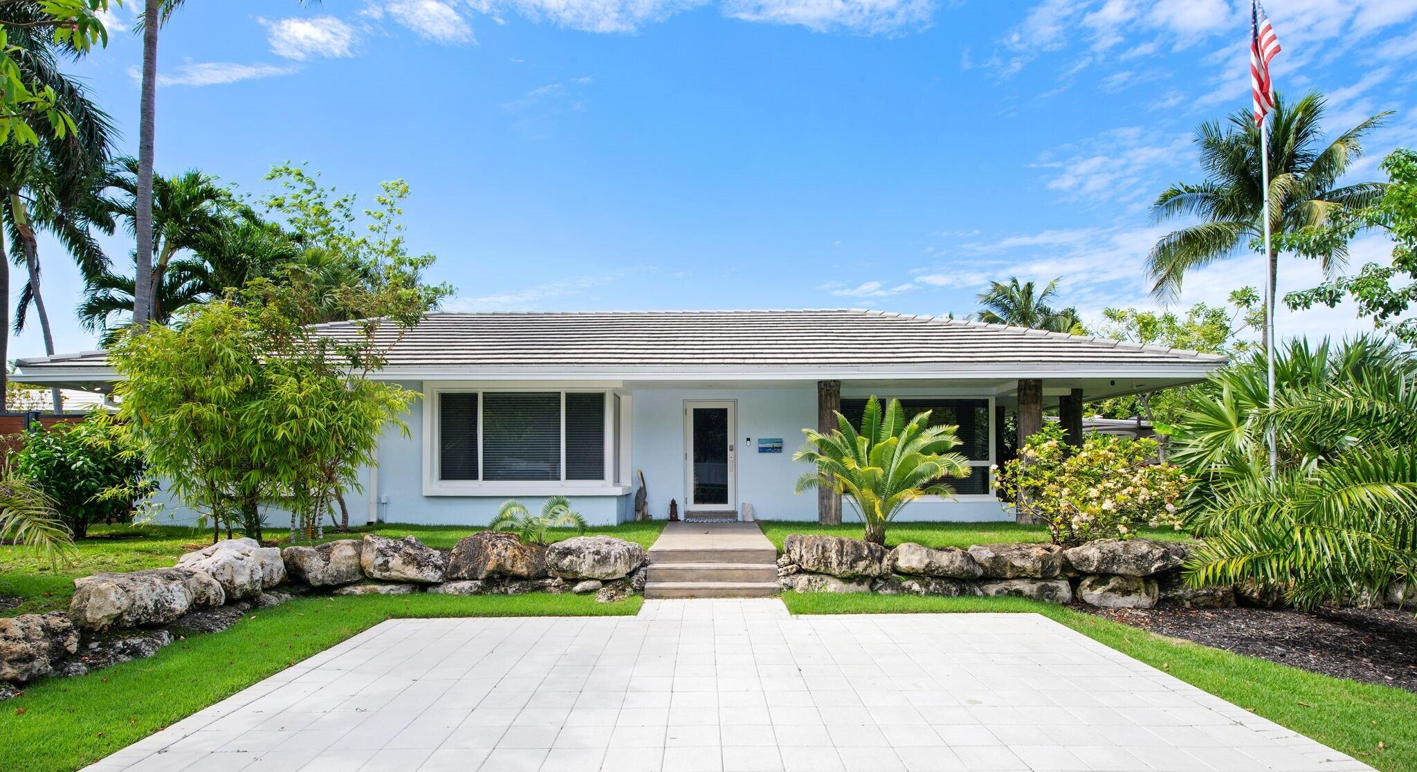 Foto de propiedad en 2417 SE 19th Place, Fort Lauderdale, FL 33316 Fort Lauderdale con MLS# 