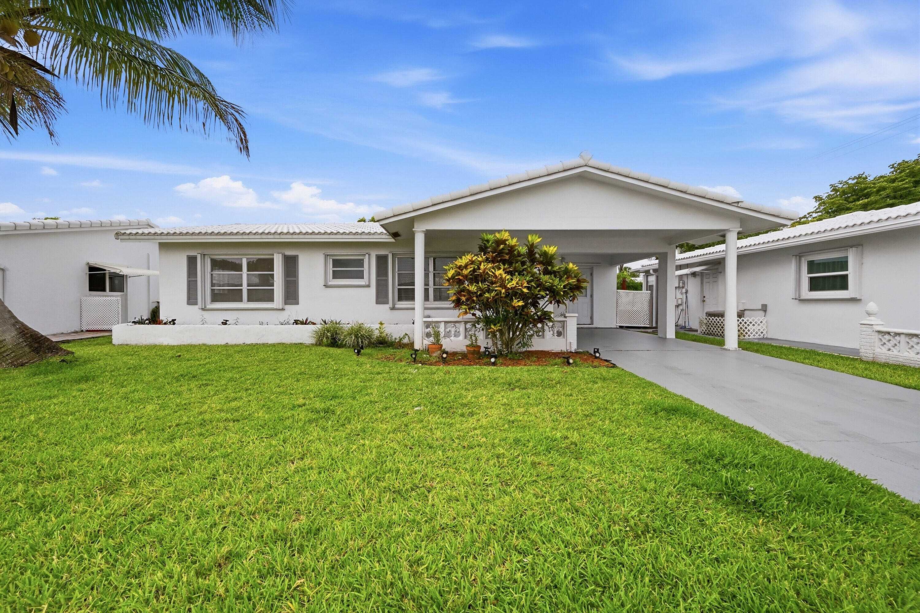 Foto de propiedad en 8410 NW 59th Place, Tamarac, FL 33321 Tamarac con MLS# 
