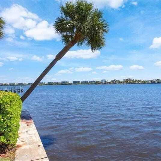 Foto de propiedad en 896 N Federal Highway 132, Lantana, FL 33462 Lantana con MLS# 