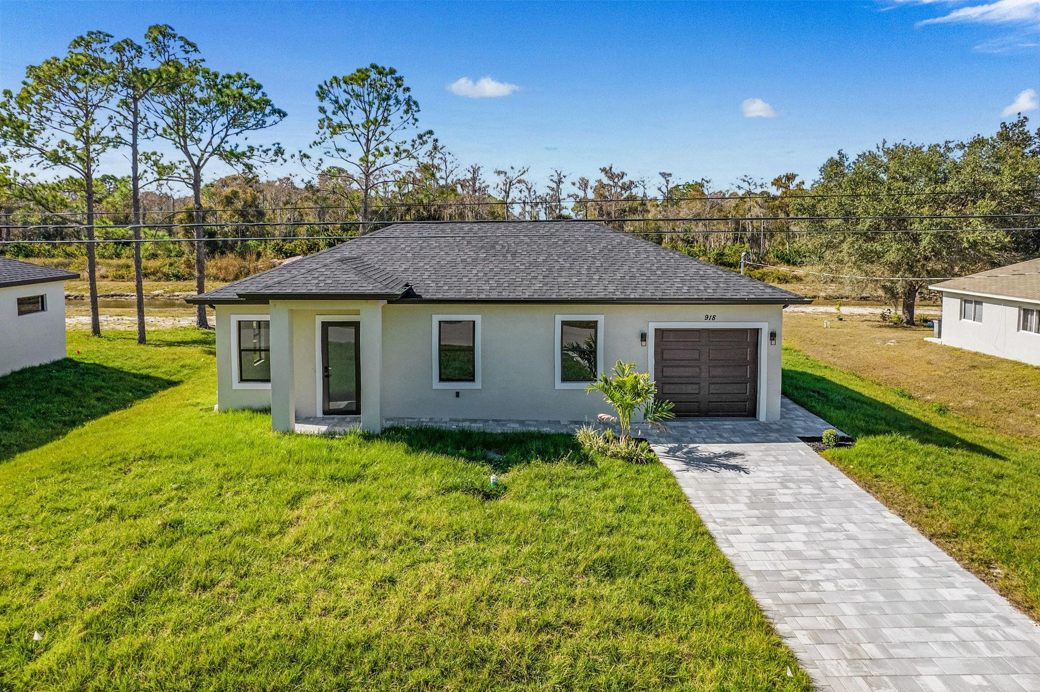 Foto de propiedad en 918 Anaconda Avenue S, Lehigh Acres, FL 33974 Lehigh Acres con MLS# 