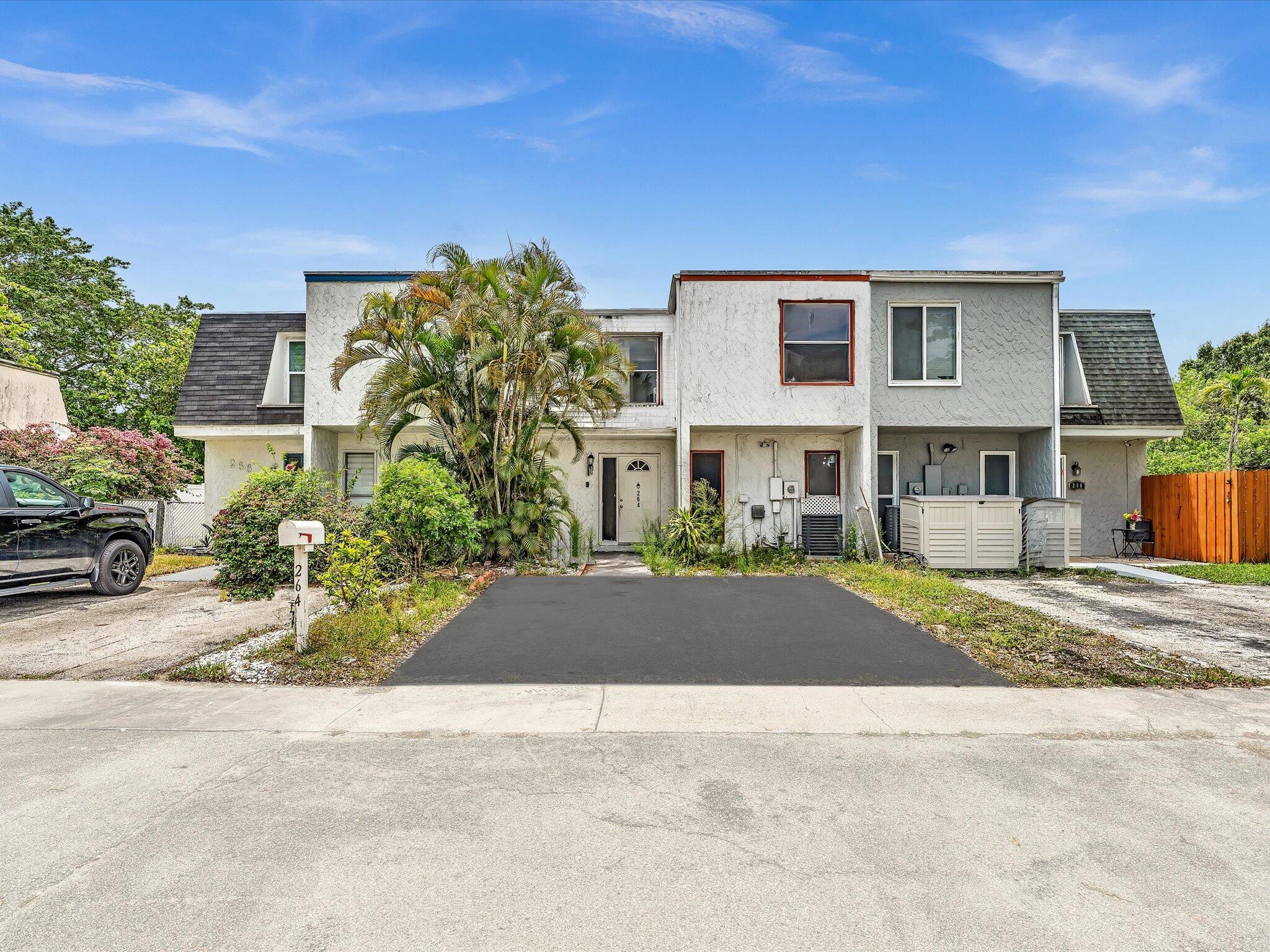 Foto de propiedad en 264 Sunshine Drive, Coconut Creek, FL 33066 Coconut Creek con MLS# 