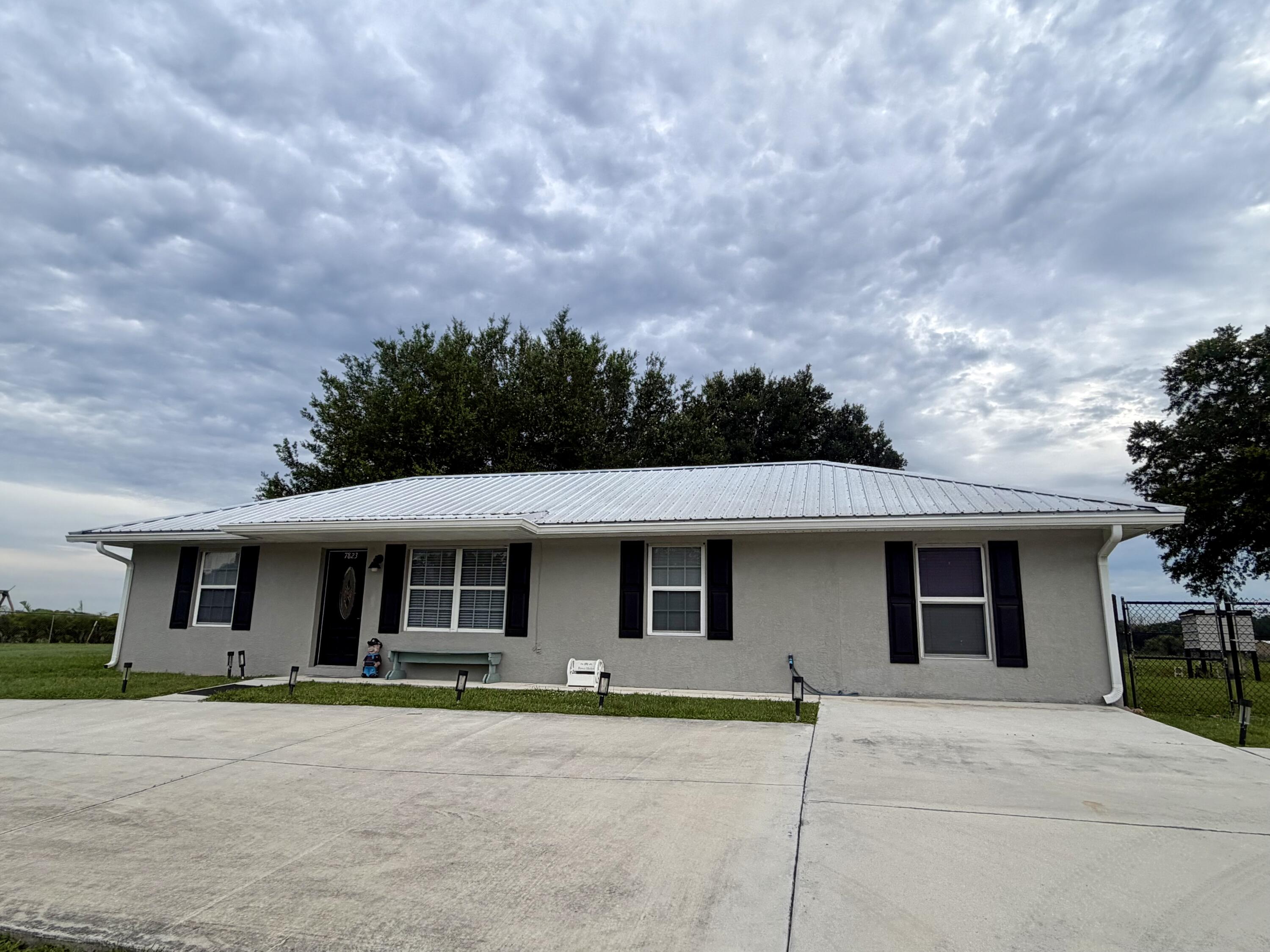 Foto de propiedad en 7823 SW 9th Street, Okeechobee, FL 34974 Okeechobee con MLS# 