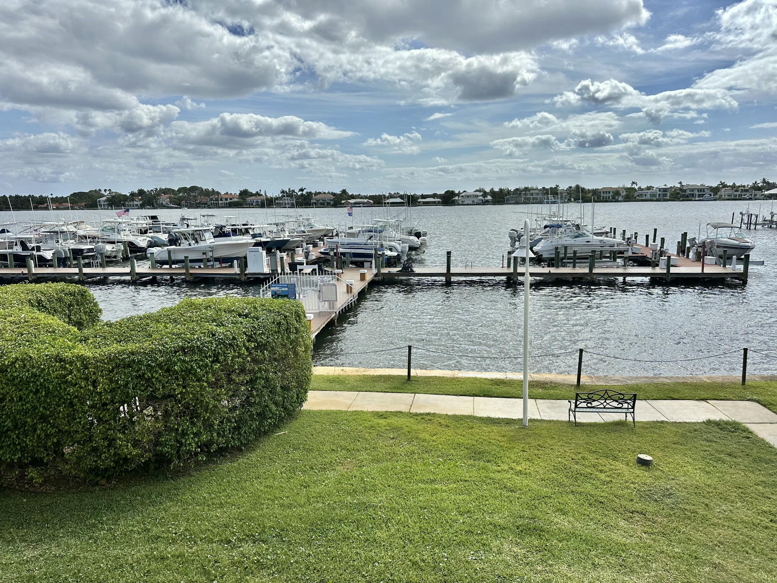 Foto de propiedad en 167 Yacht Club Way 204, Hypoluxo, FL 33462 Hypoluxo con MLS# 