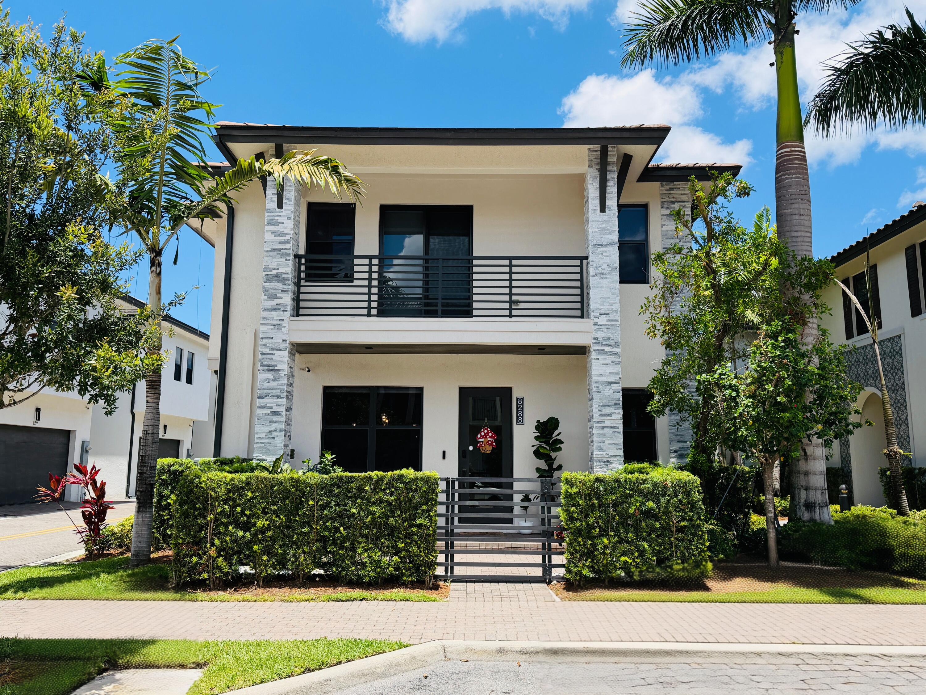 Foto de propiedad en 8288 NW 44th Terrace, Doral, FL 33166 Doral con MLS# 