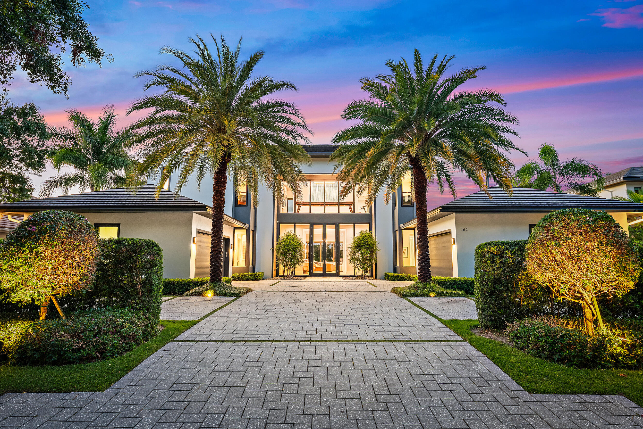 Foto de propiedad en 162 Commodore Drive, Jupiter, FL 33477 Jupiter con MLS# 