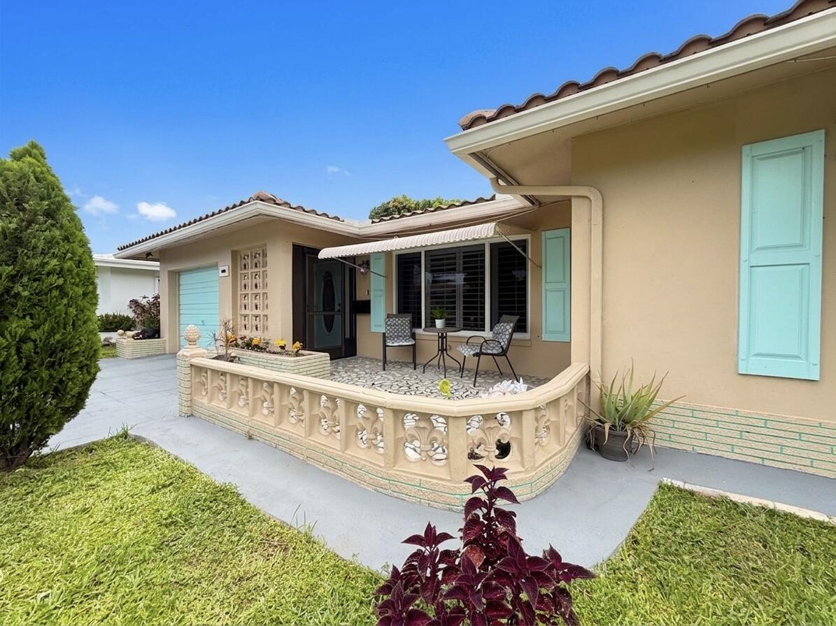 Foto de propiedad en 4400 NW 44th Terrace, Tamarac, FL 33319 Tamarac con MLS# 