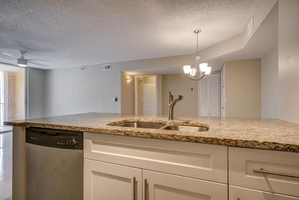 Foto de propiedad en 140 Yacht Club Way 206, Hypoluxo, FL 33462 Hypoluxo con MLS# 
