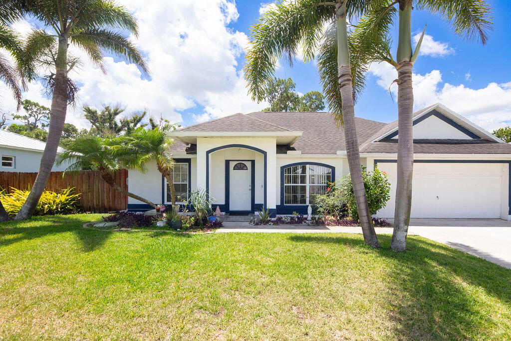 Foto de propiedad en 1634 SW Duclair Avenue, Port St. Lucie, FL 34953 Port St. Lucie con MLS# 