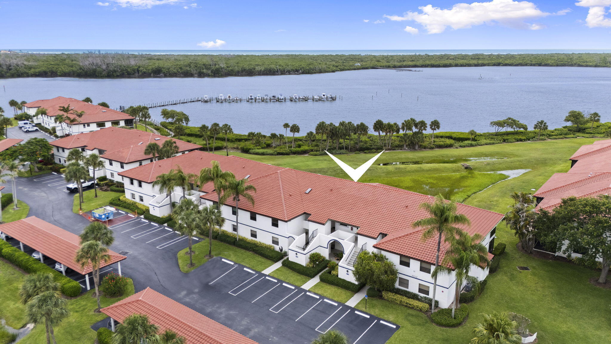 Foto de propiedad en 6102 SE Landing Way 14, Stuart, FL 34997 Stuart con MLS# 