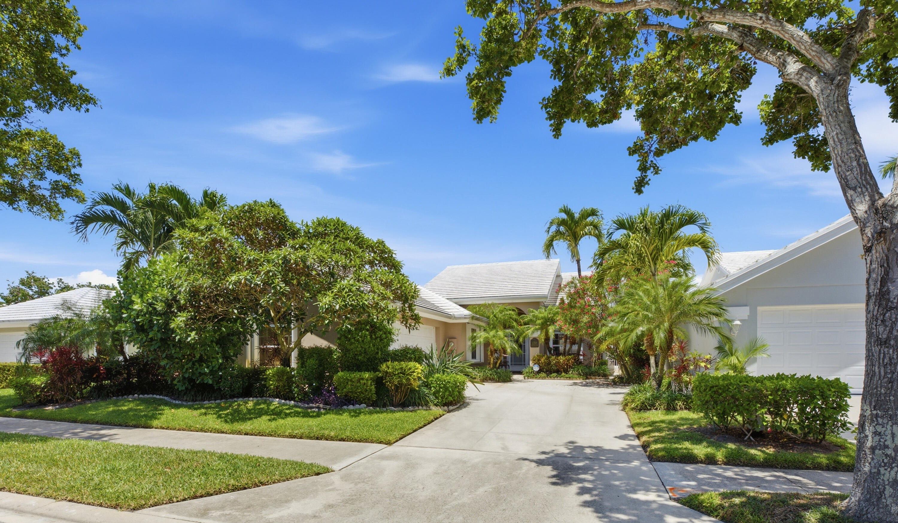 Foto de propiedad en 2319 Saratoga Bay Drive, West Palm Beach, FL 33409 West Palm Beach con MLS# 