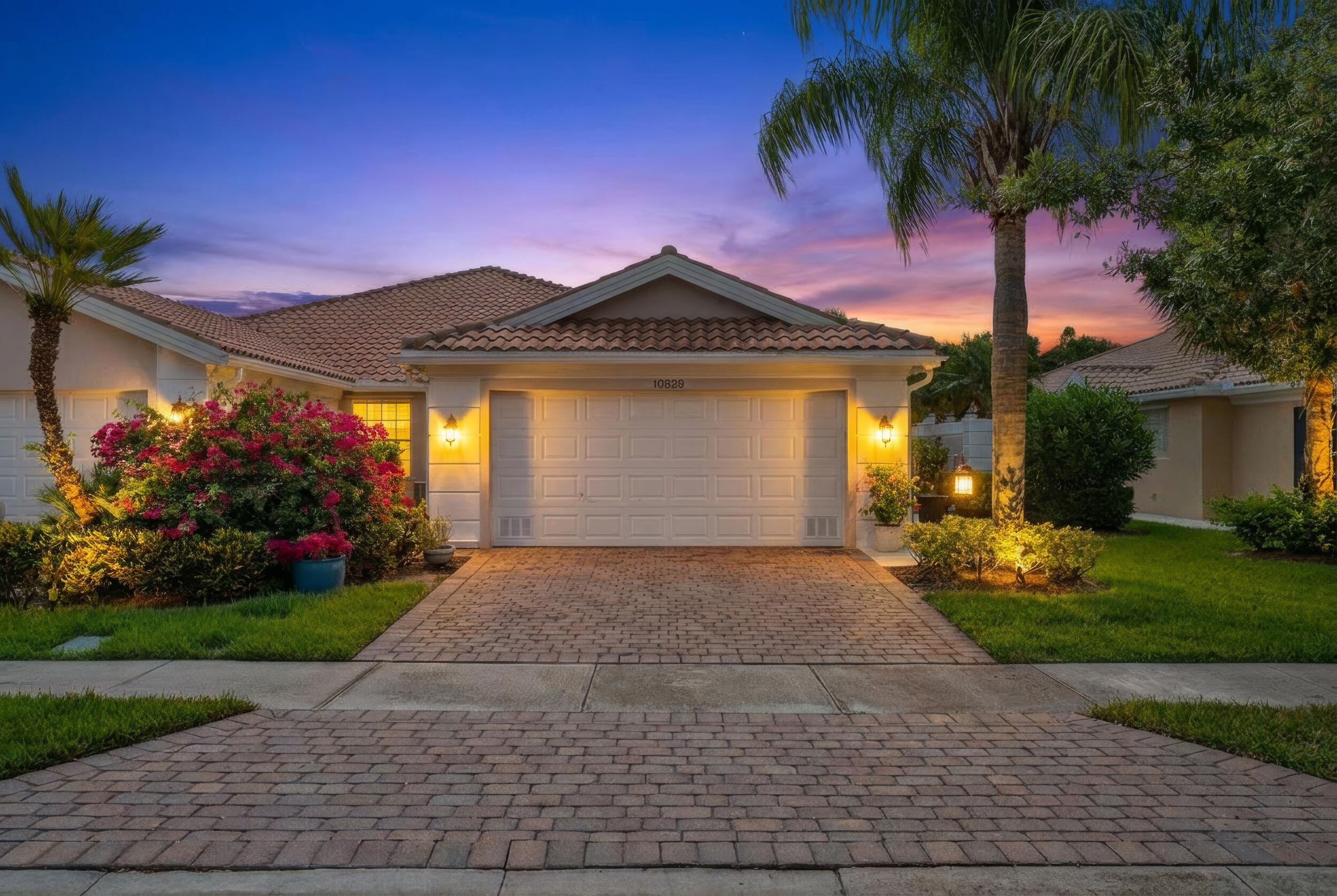 Foto de propiedad en 10829 SW Dardanelle Drive, Port St. Lucie, FL 34987 Port St. Lucie con MLS# 