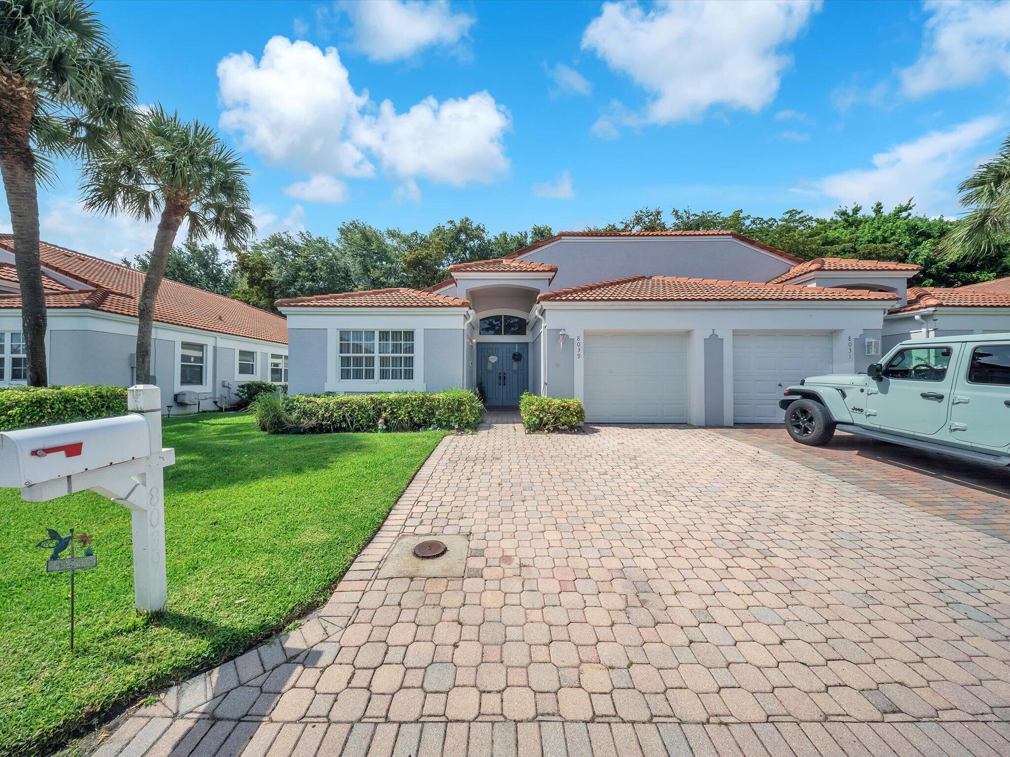 Foto de propiedad en 8039 N Tranquility Lake Drive, Delray Beach, FL 33446 Delray Beach con MLS# 