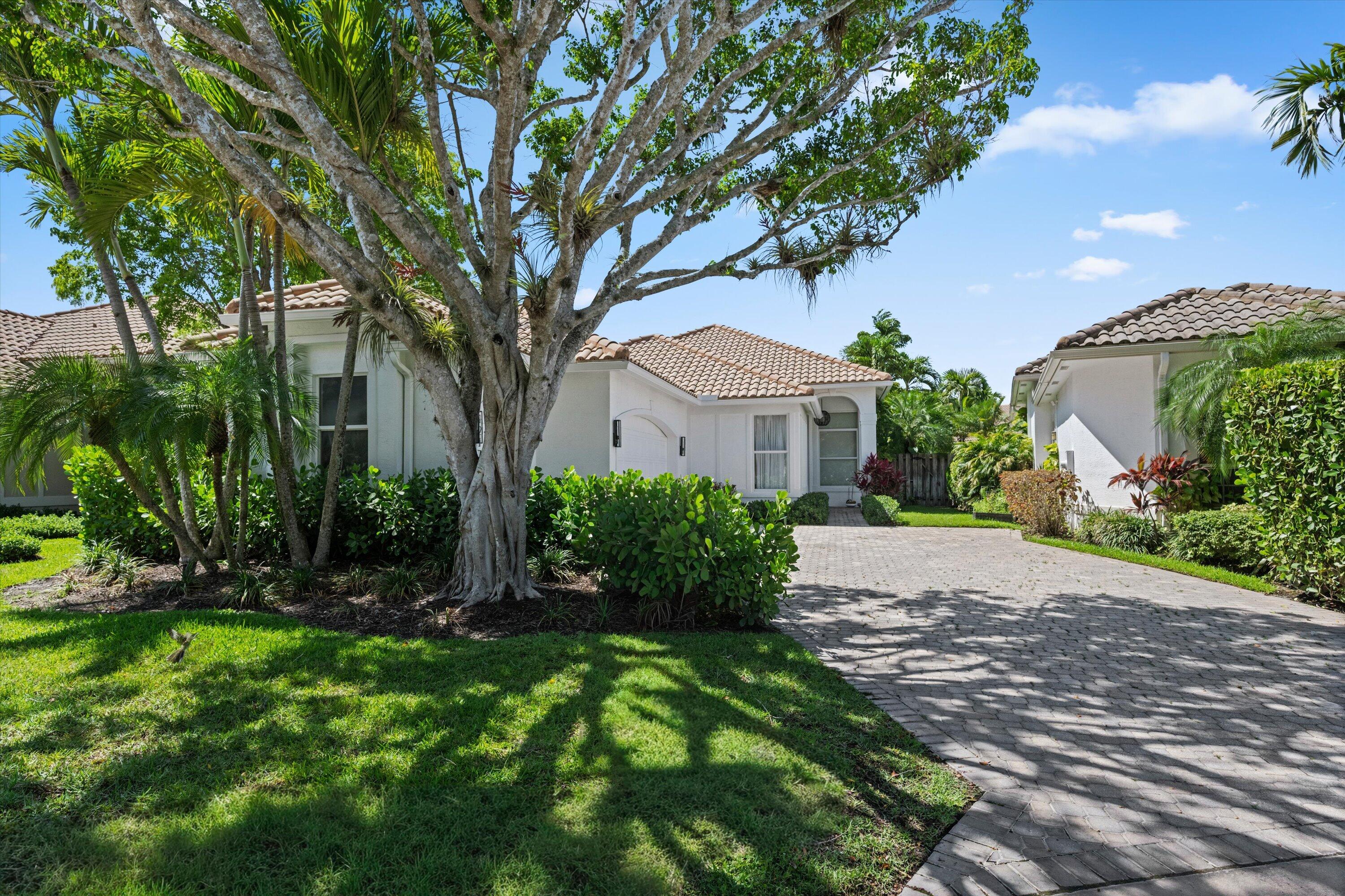 Foto de propiedad en 12171 Glen Bay Drive, Wellington, FL 33414 Wellington con MLS# 