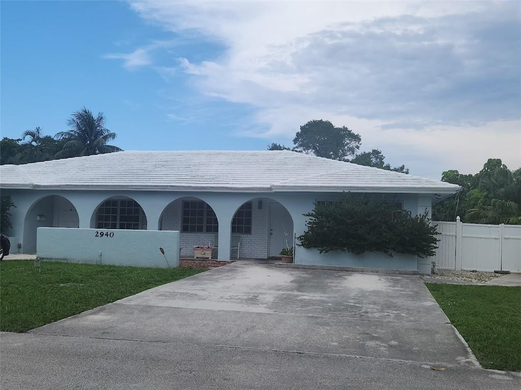 Foto de propiedad en 2940 NE 19th Terrace South Side, Lighthouse Point, FL 33064 Lighthouse Point con MLS# 