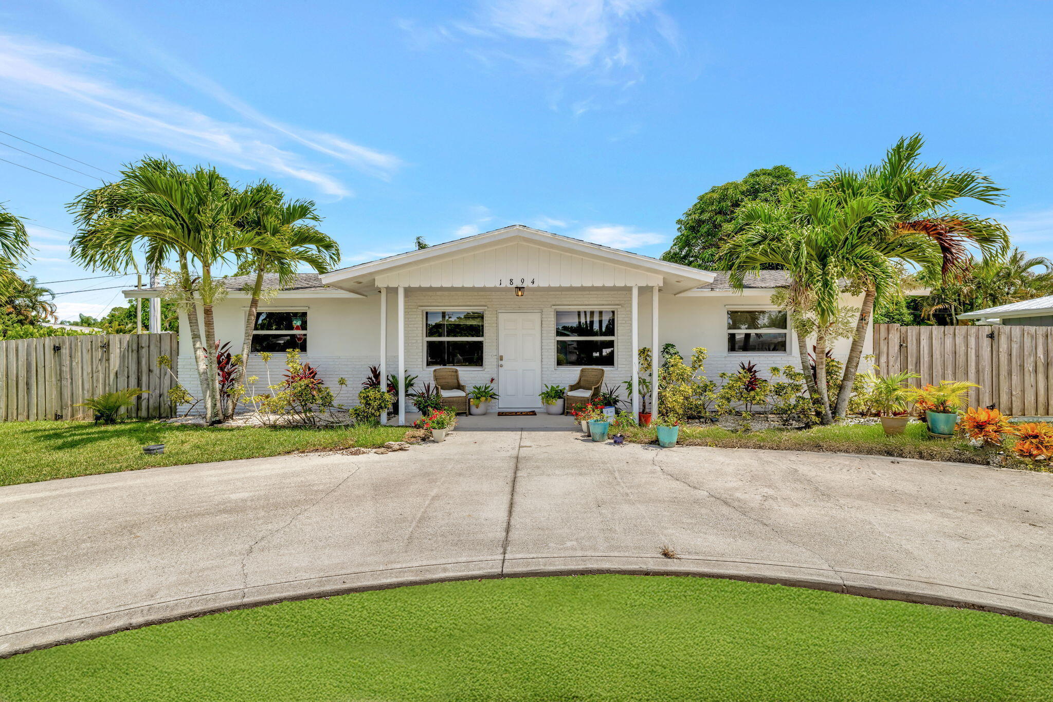 Foto de propiedad en 1894 SE Lafayette Street, Stuart, FL 34997 Stuart con MLS# 