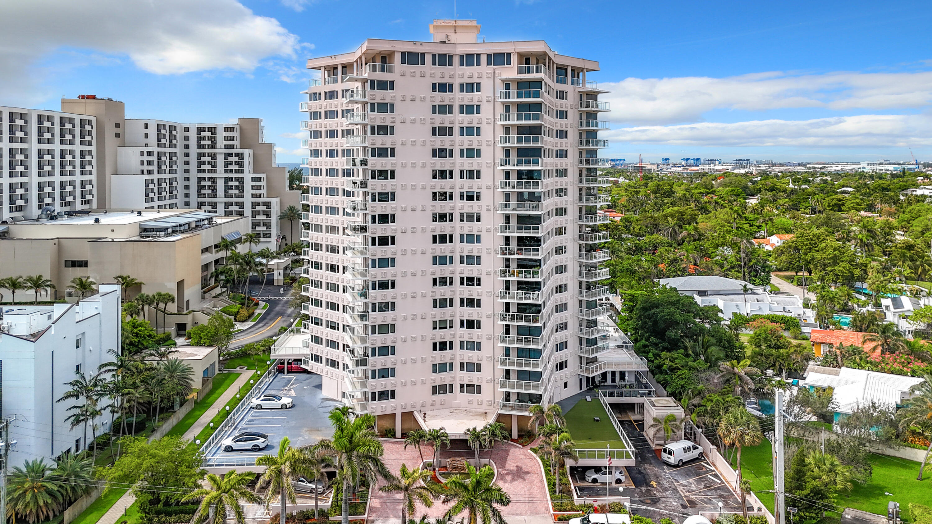 Foto de propiedad en 3000 Holiday Drive 1505, Fort Lauderdale, FL 33316 Fort Lauderdale con MLS# 