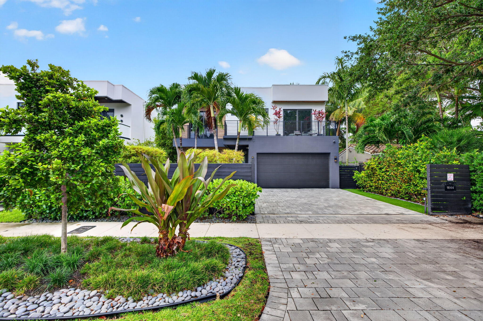 Foto de propiedad en 1644 NE 4th Court, Fort Lauderdale, FL 33301 Fort Lauderdale con MLS# 