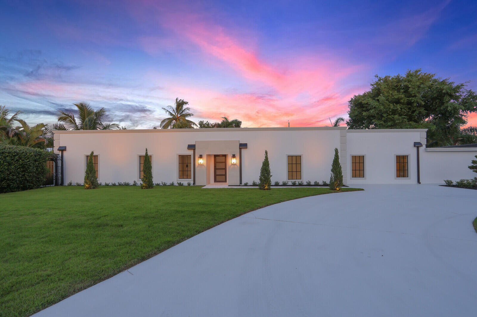 Foto de propiedad en 391 W Riverside Drive, Tequesta, FL 33469 Tequesta con MLS# 