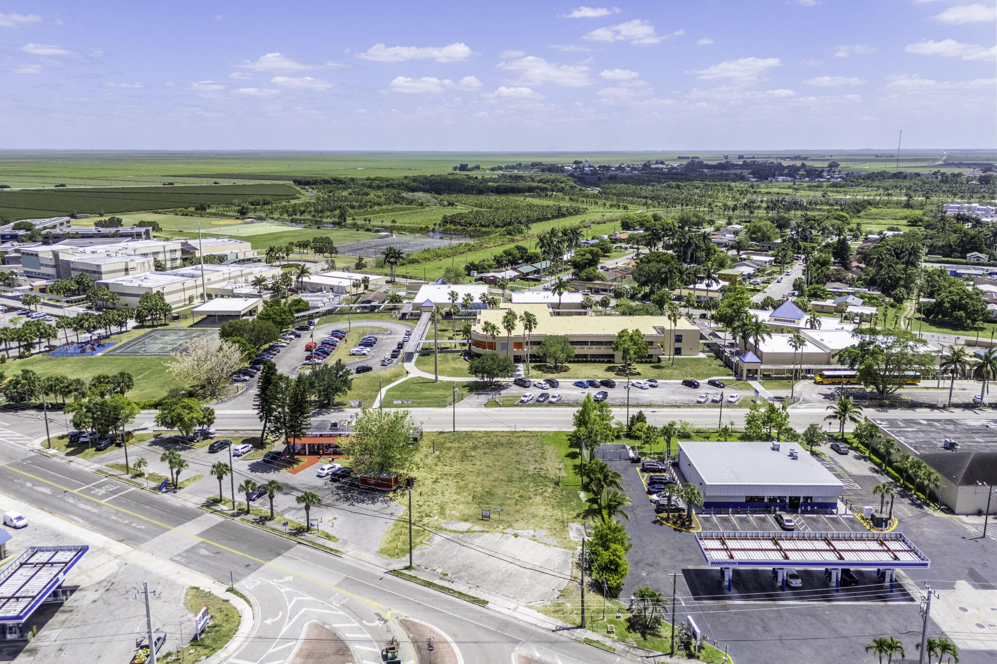 Foto de propiedad en 700 Larrimore Road, Pahokee, FL 33476 Pahokee con MLS# 