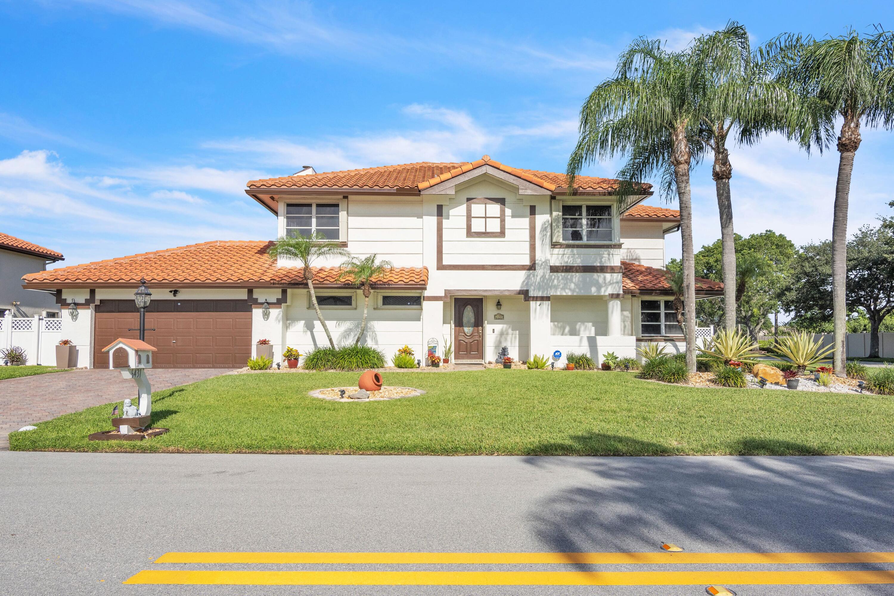 Foto de propiedad en 6431 Olde Moat Way, Davie, FL 33331 Davie con MLS# 