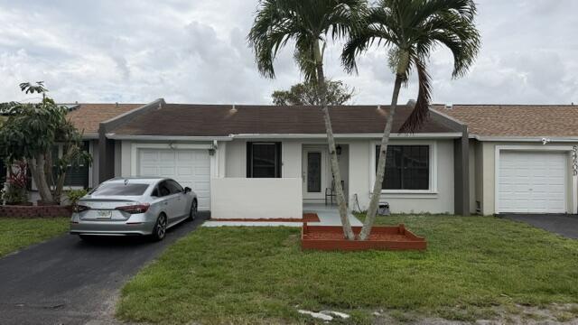 Foto de propiedad en 5460 S Lakewood Cir S S C, Margate, FL 33063 Margate con MLS# 