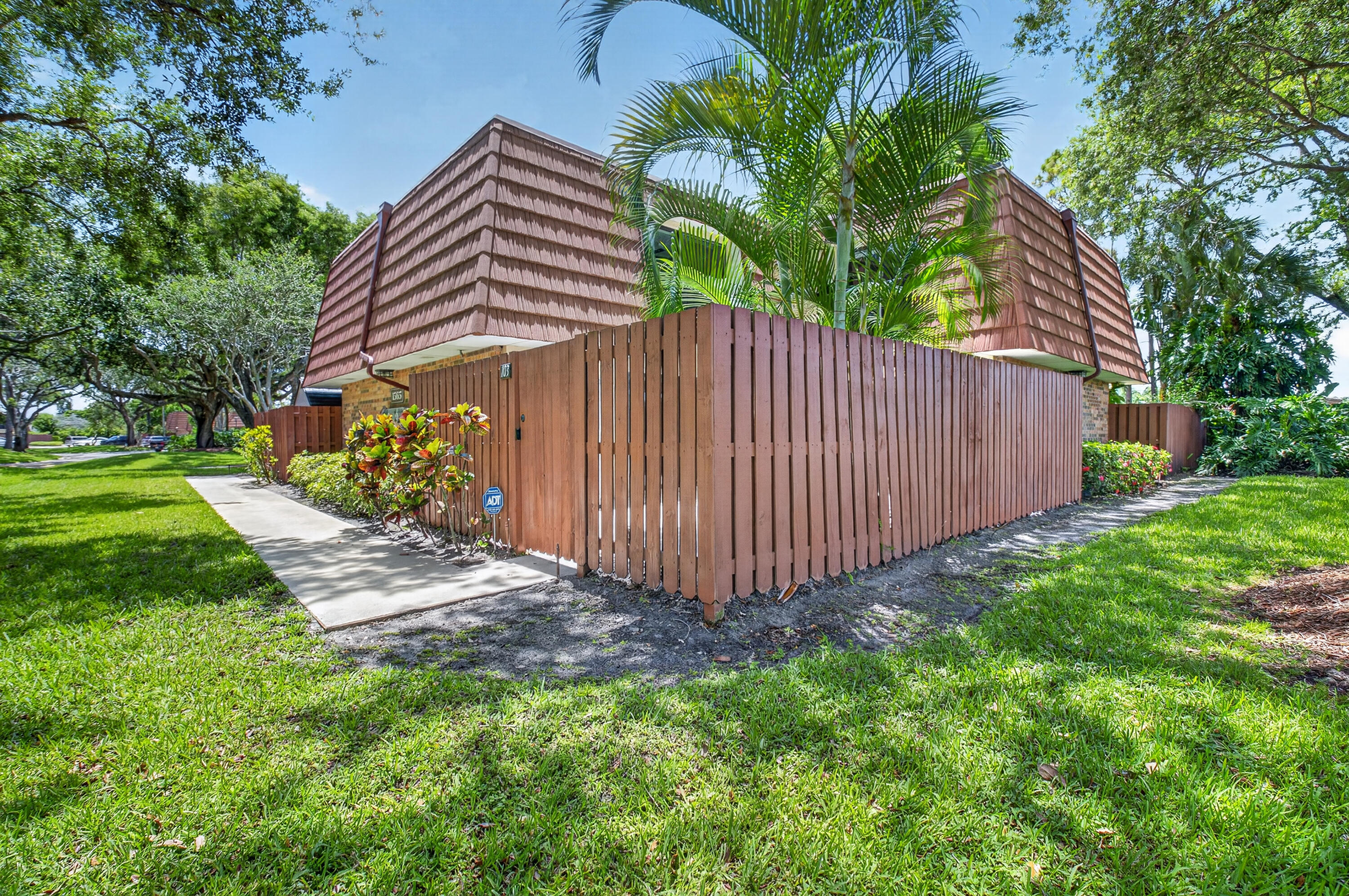 Foto de propiedad en 1565 Augusta Circle 103, Delray Beach, FL 33445 Delray Beach con MLS# 