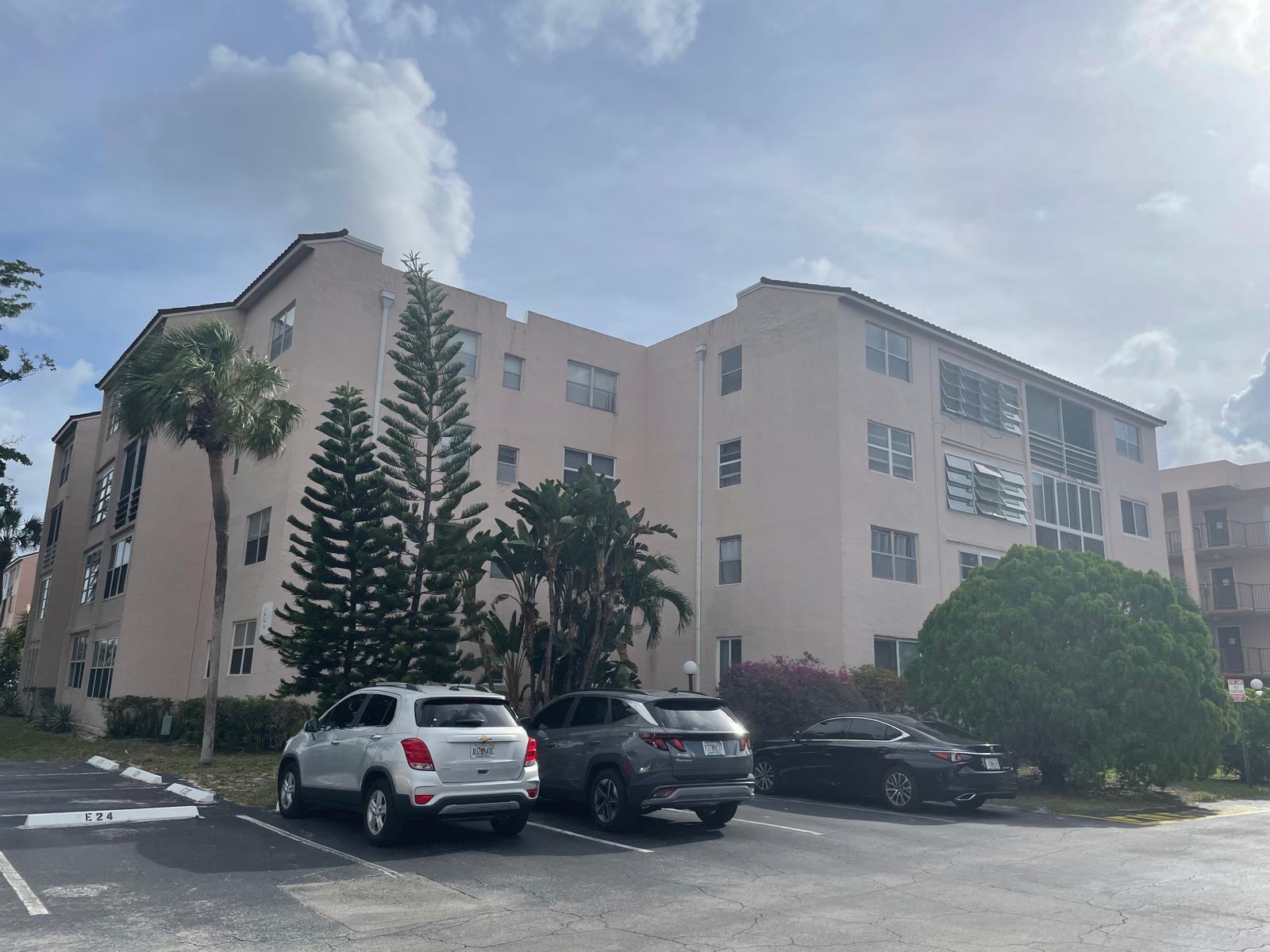 Foto de propiedad en 2851 Somerset Drive 111, Oakland Park, FL 33311 Oakland Park con MLS# 