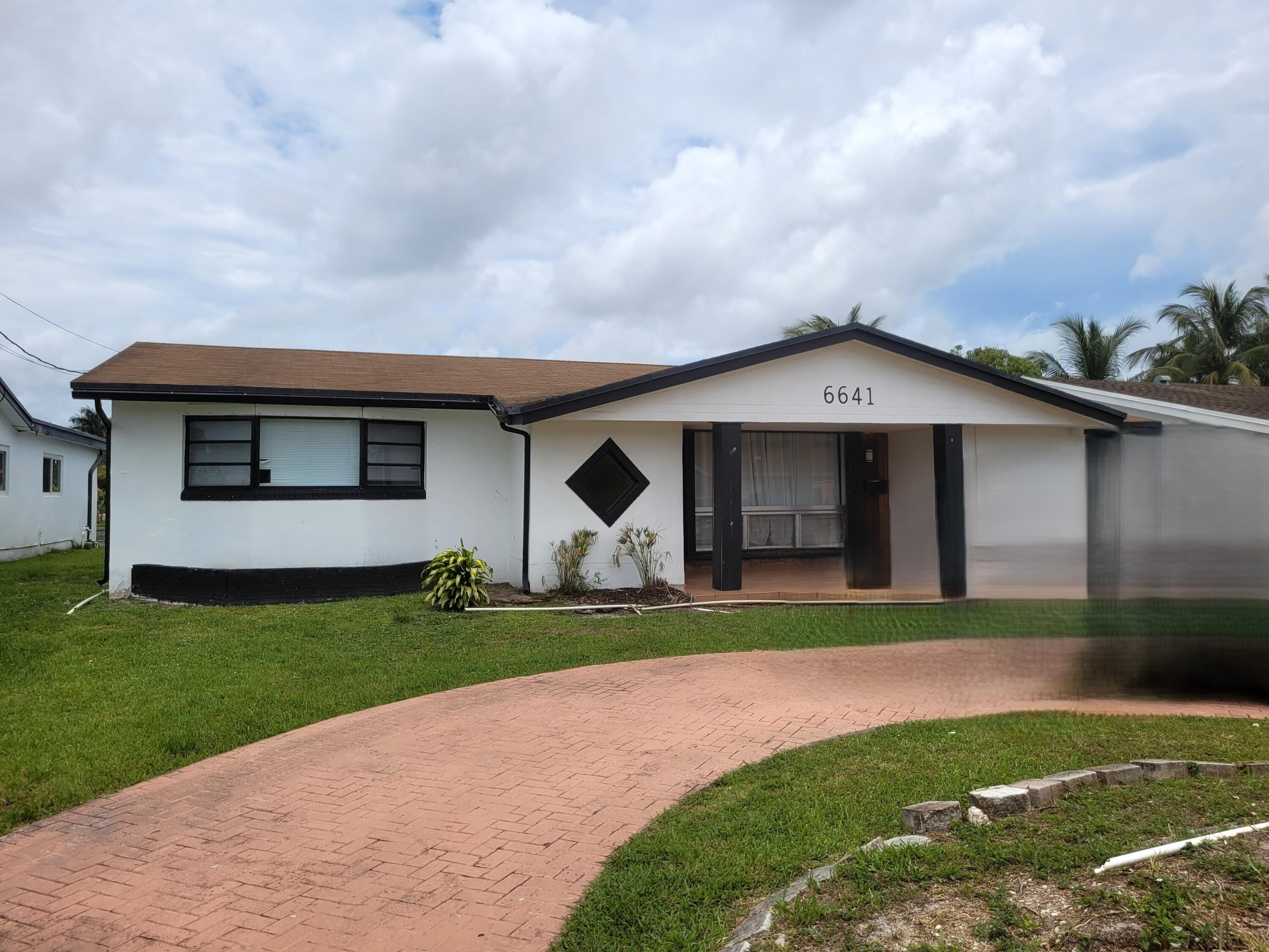 Foto de propiedad en 6641 Emerald Lake Drive, Miramar, FL 33023 Miramar con MLS# 