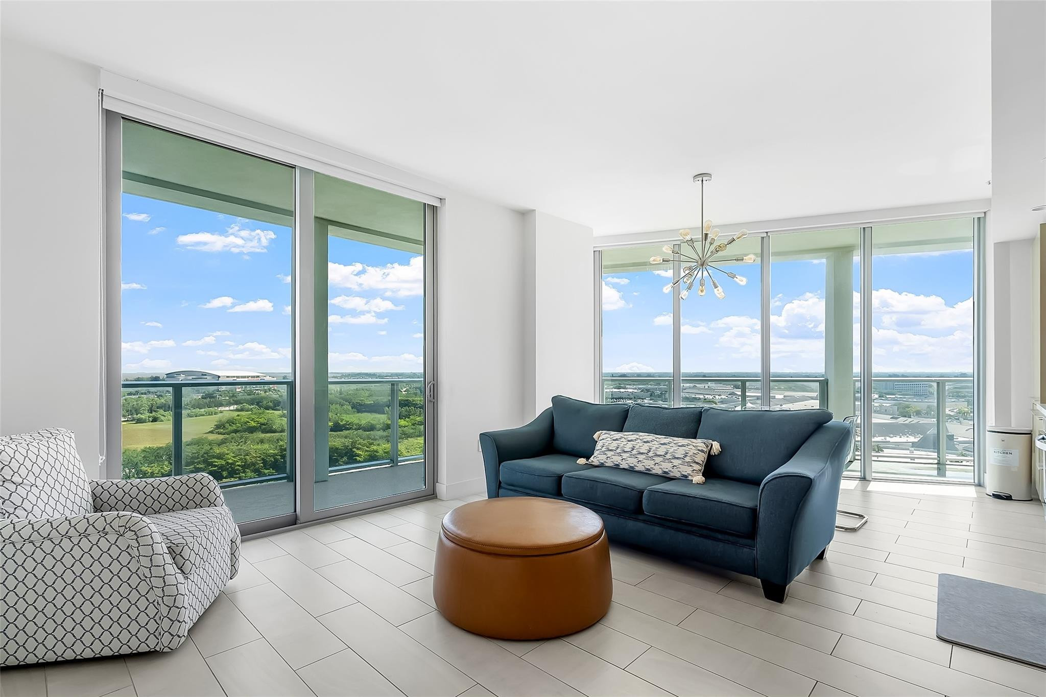 Foto de propiedad en 2000 Metropica Way 1410, Sunrise, FL 33323 Sunrise con MLS# 