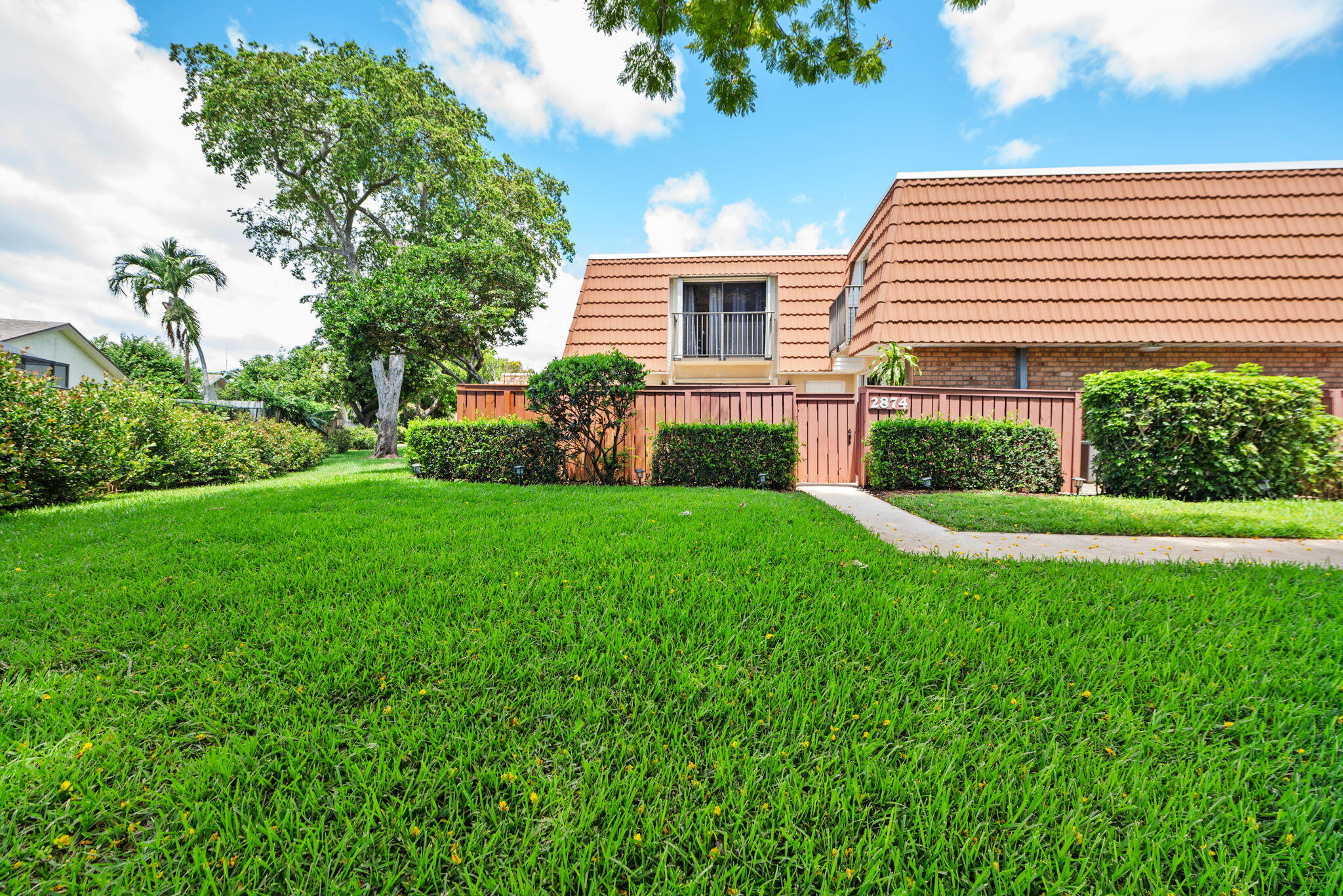 Foto de propiedad en 2874 Waterford Drive S, Deerfield Beach, FL 33442 Deerfield Beach con MLS# 