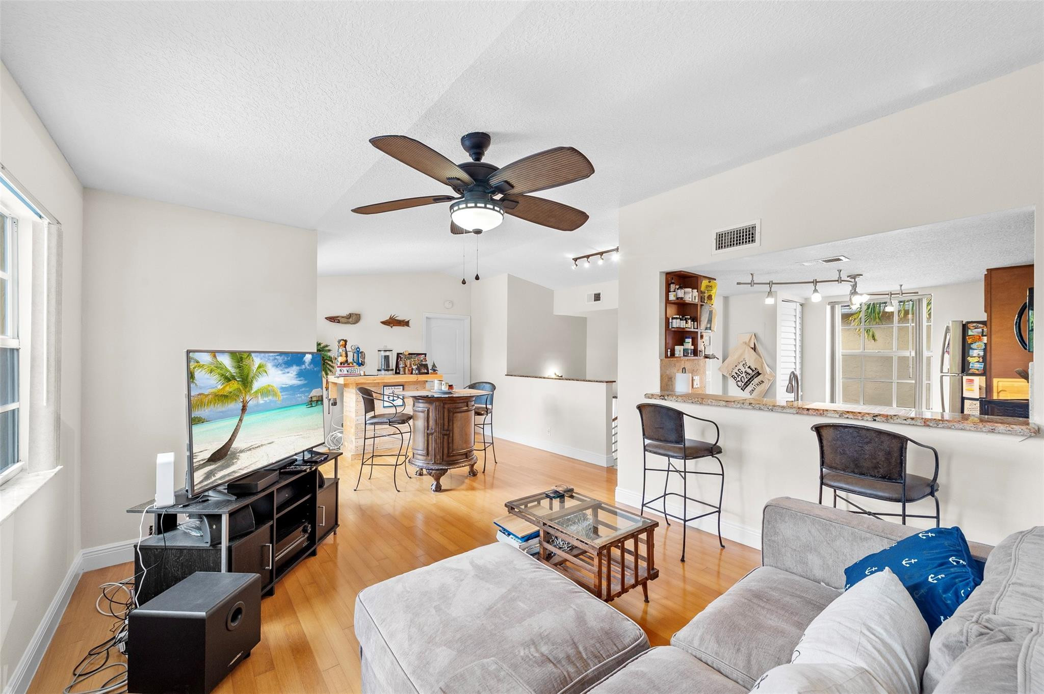 Vendido 1035 Lake Shore Drive 105, Lake Park, FL 33403, Lake Park, FL 33403