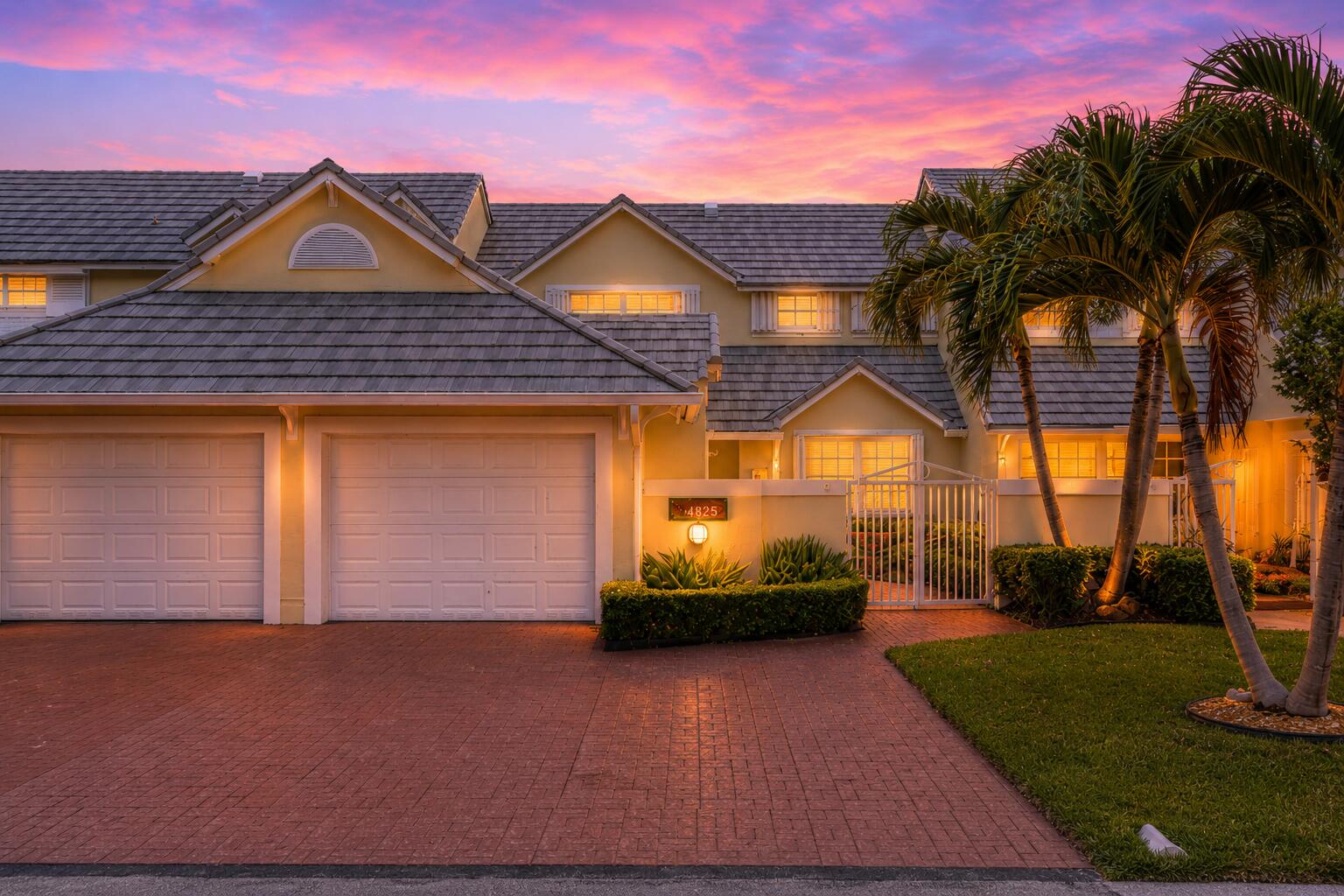 Foto de propiedad en 4825 NW 98th Place, Doral, FL 33178 Doral con MLS# 