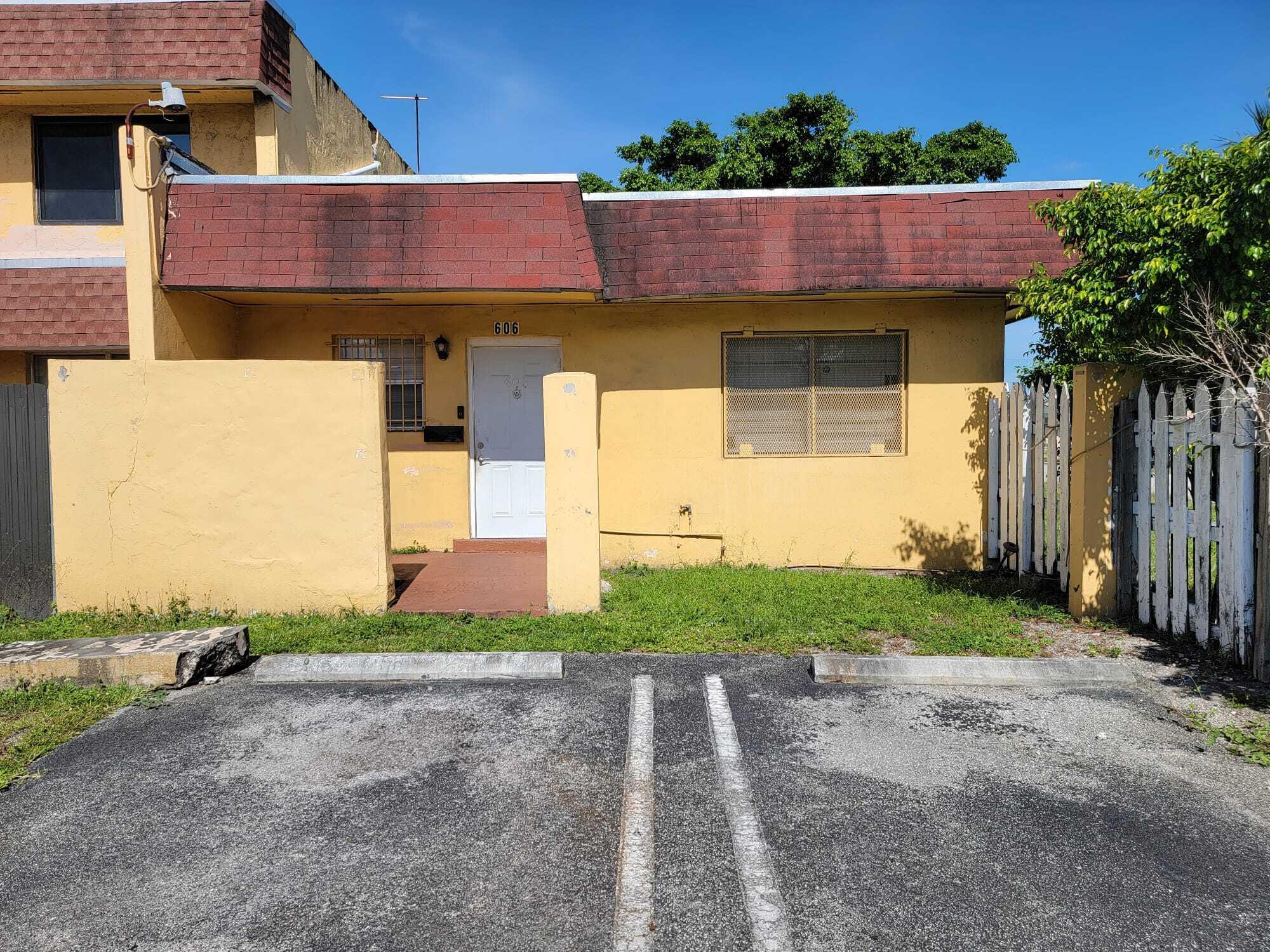 Foto de propiedad en 606 NW 179th Street, Miami Gardens, FL 33169 Miami Gardens con MLS# 