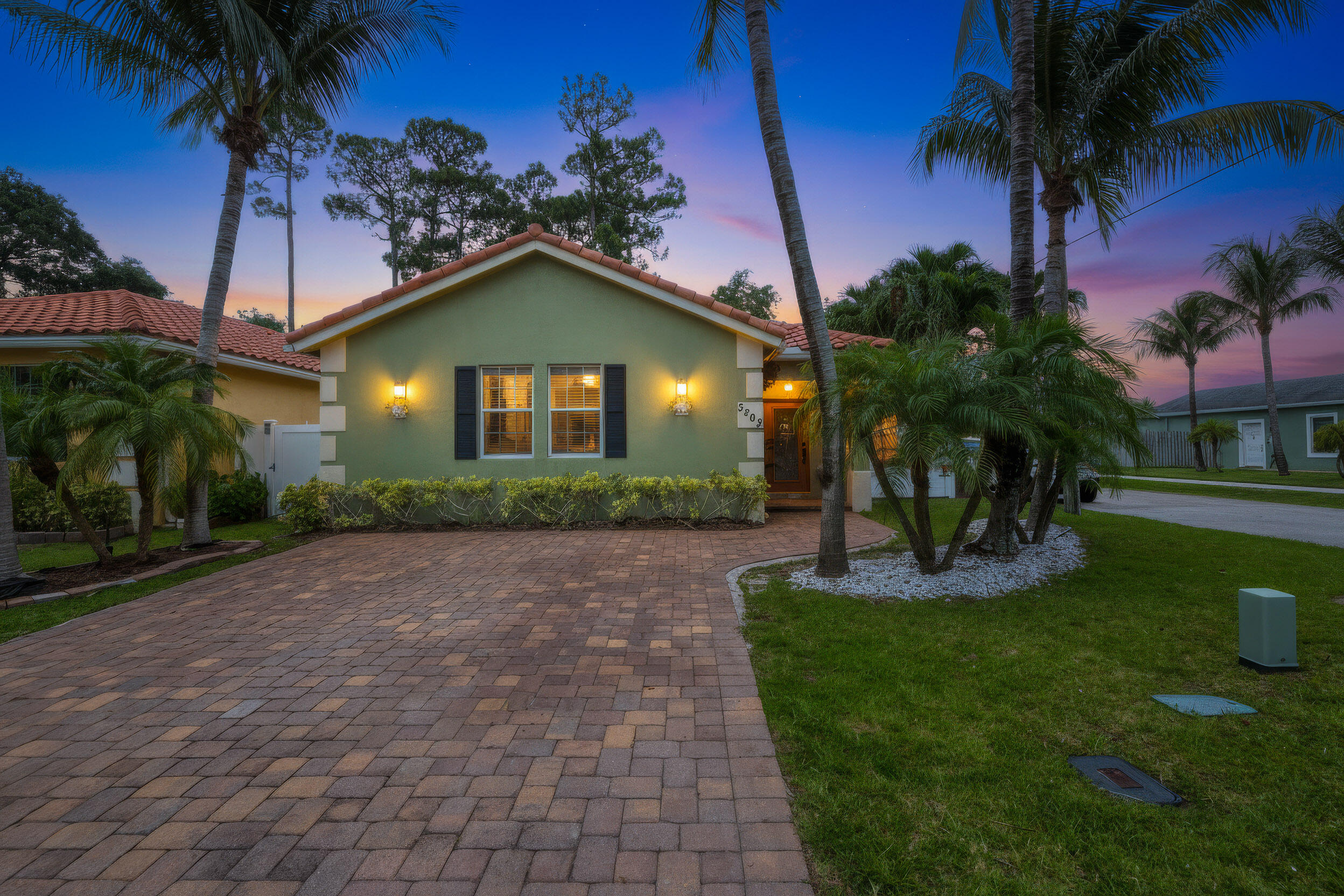 Vendido 3302 Elizabeth Place S, Palm Springs, FL 33461, Palm Springs, FL 33461