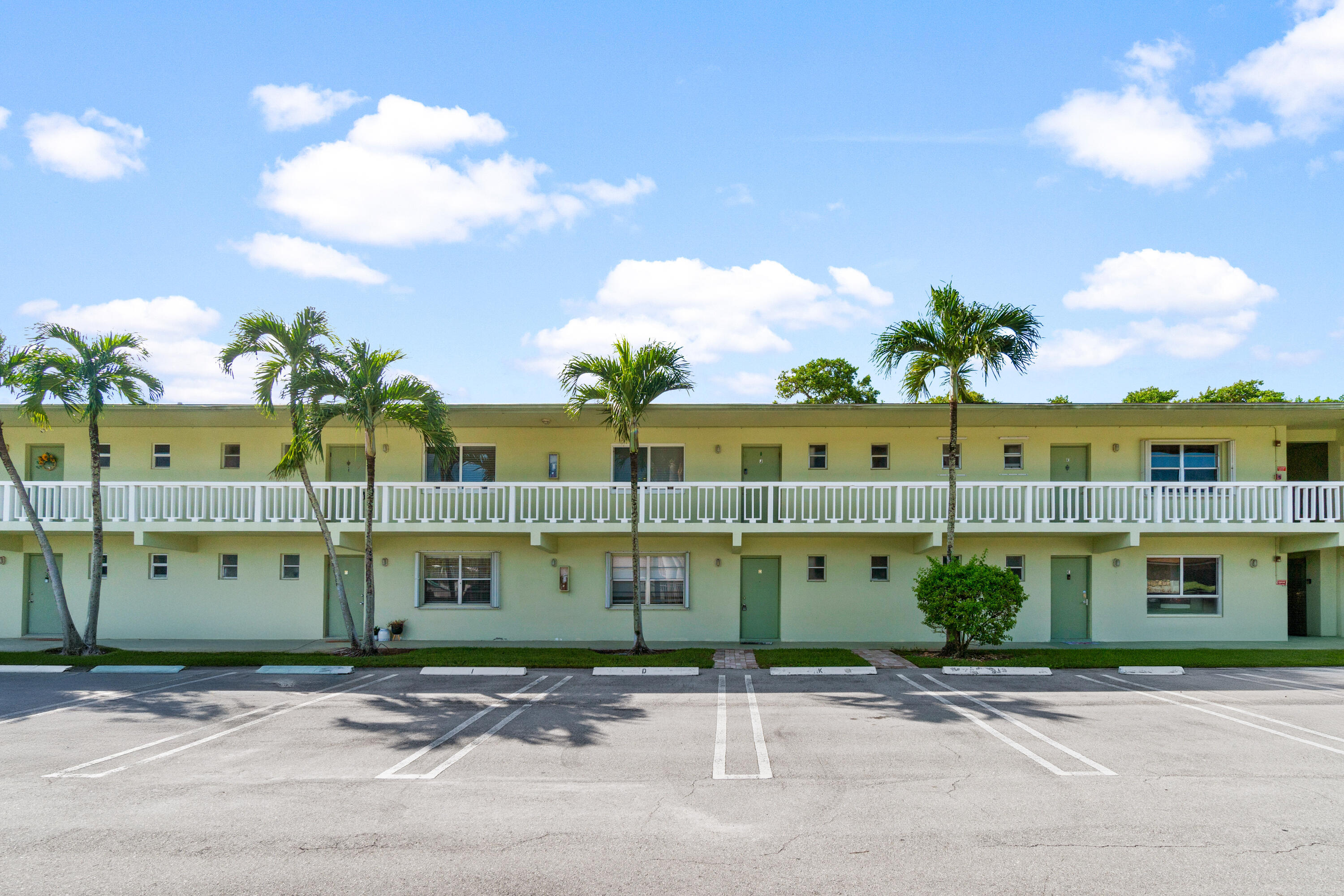 Foto de propiedad en 658 NE 6th Court E E, Boynton Beach, FL 33435 Boynton Beach con MLS# 