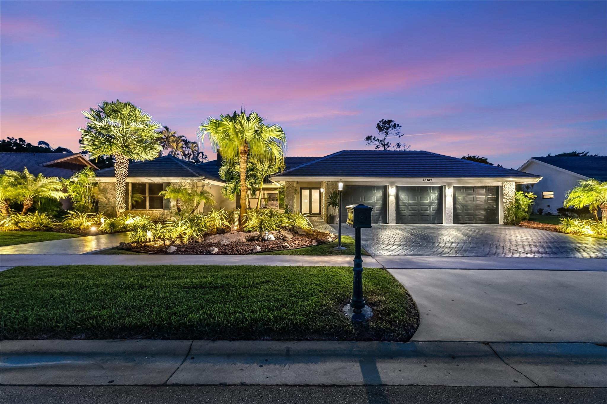Foto de propiedad en 10182 Boca Woods Lane, Boca Raton, FL 33428 Boca Raton con MLS# 
